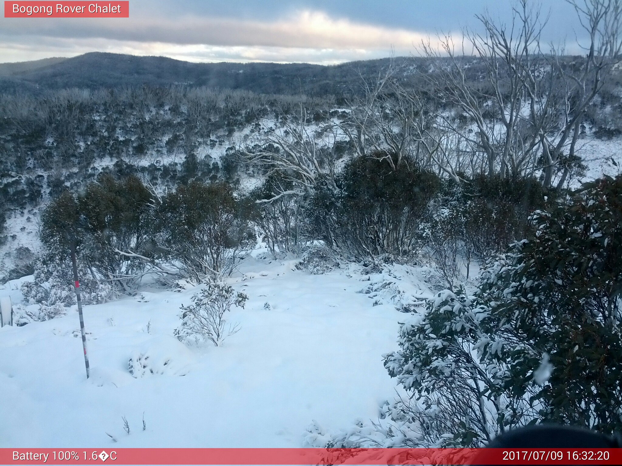 Bogong Web Cam 4:32pm Sunday 9th of July 2017