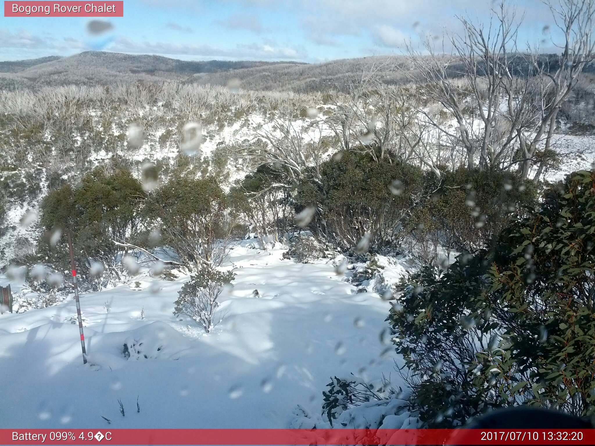 Bogong Web Cam 1:32pm Monday 10th of July 2017