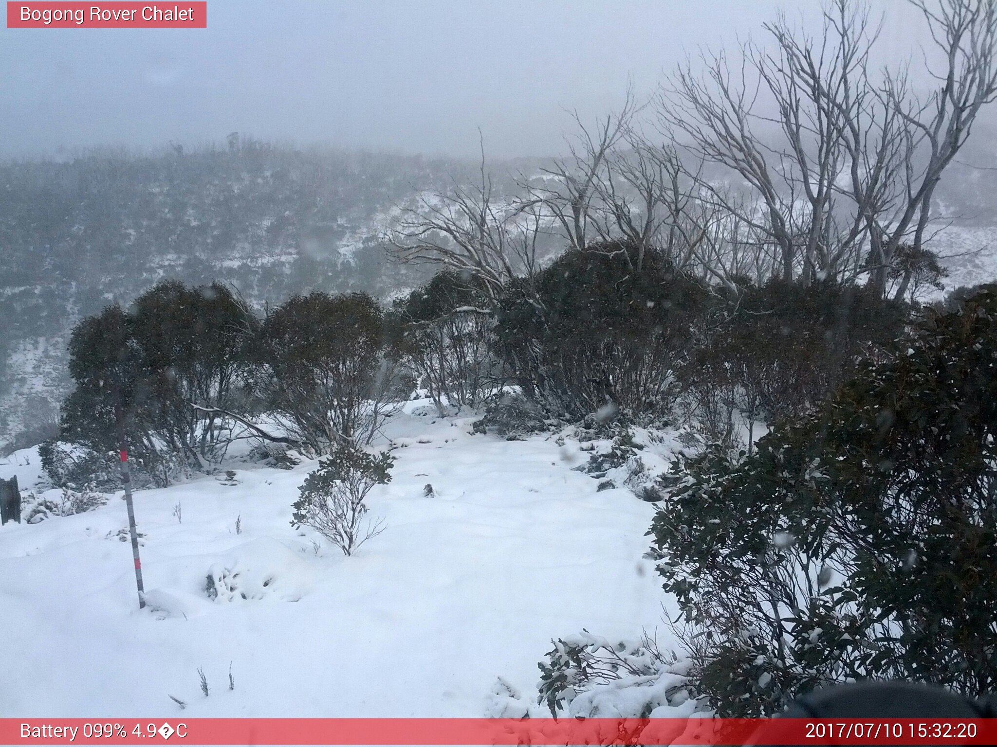 Bogong Web Cam 3:32pm Monday 10th of July 2017