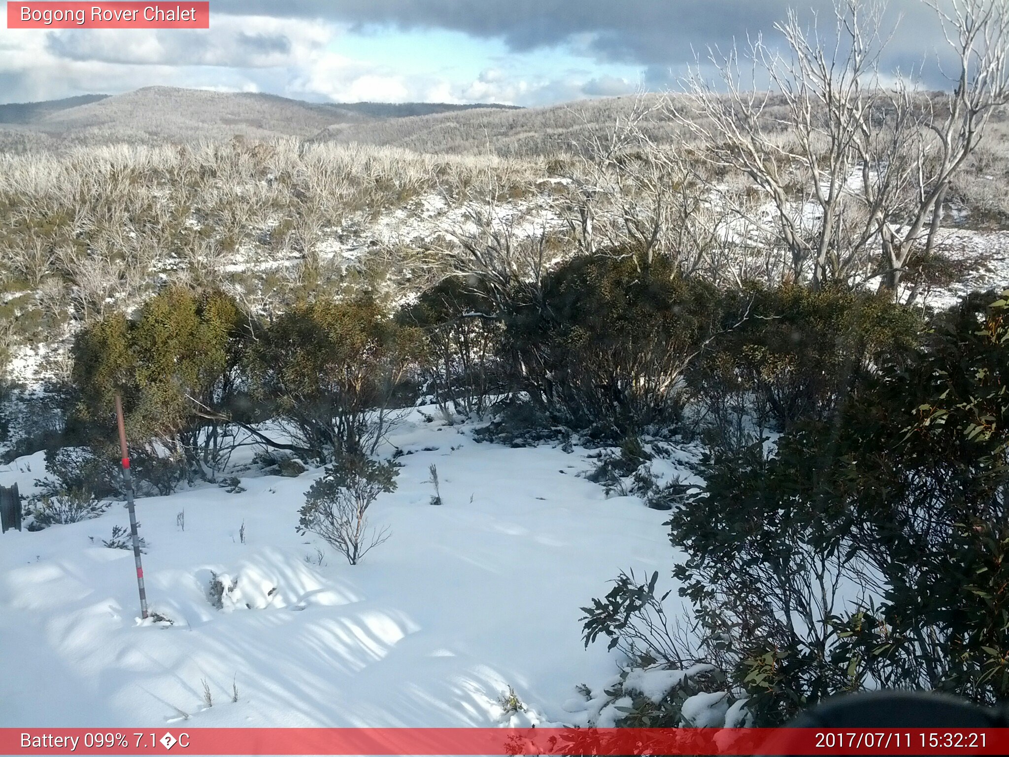 Bogong Web Cam 3:32pm Tuesday 11th of July 2017