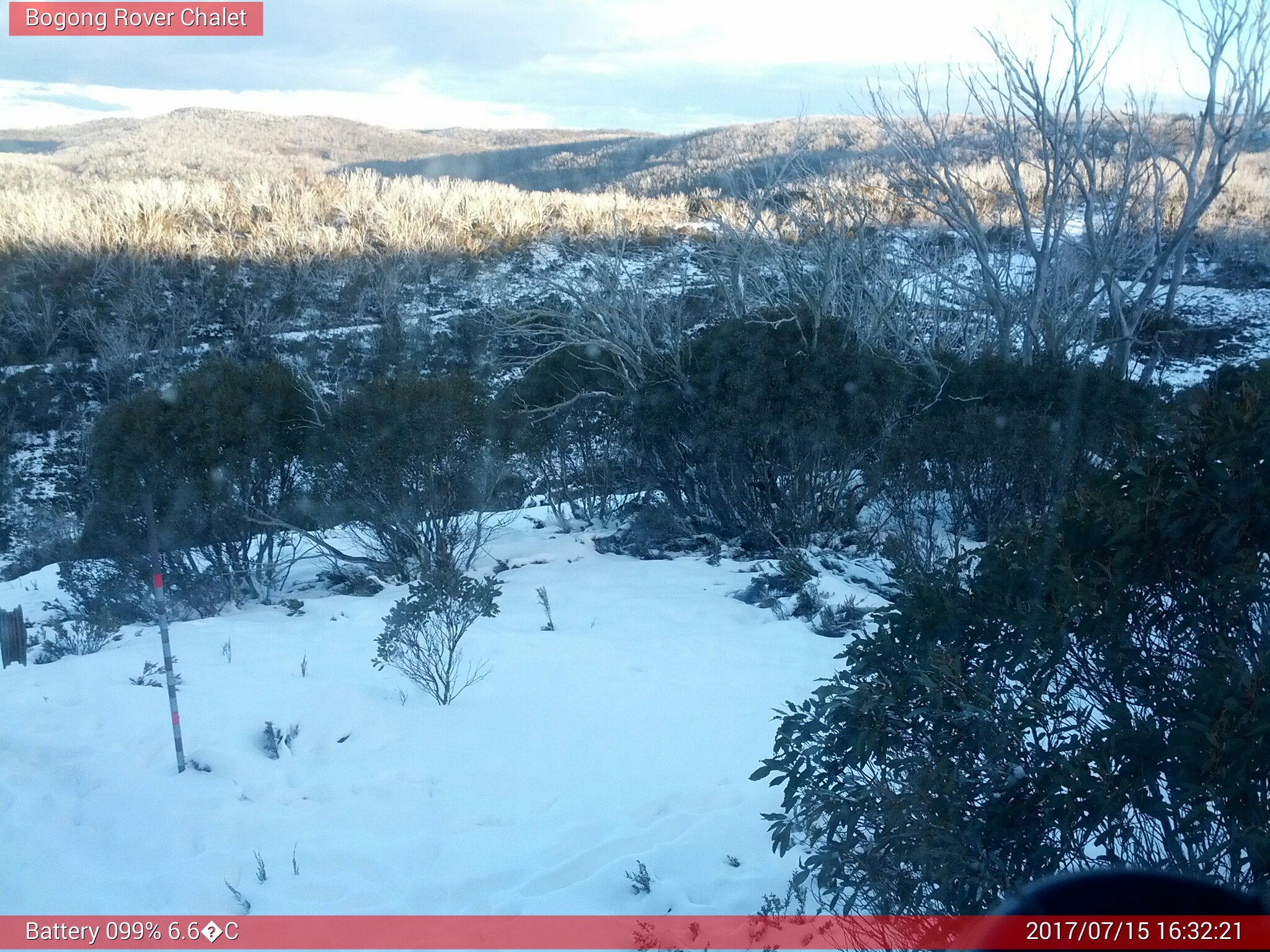 Bogong Web Cam 4:32pm Saturday 15th of July 2017