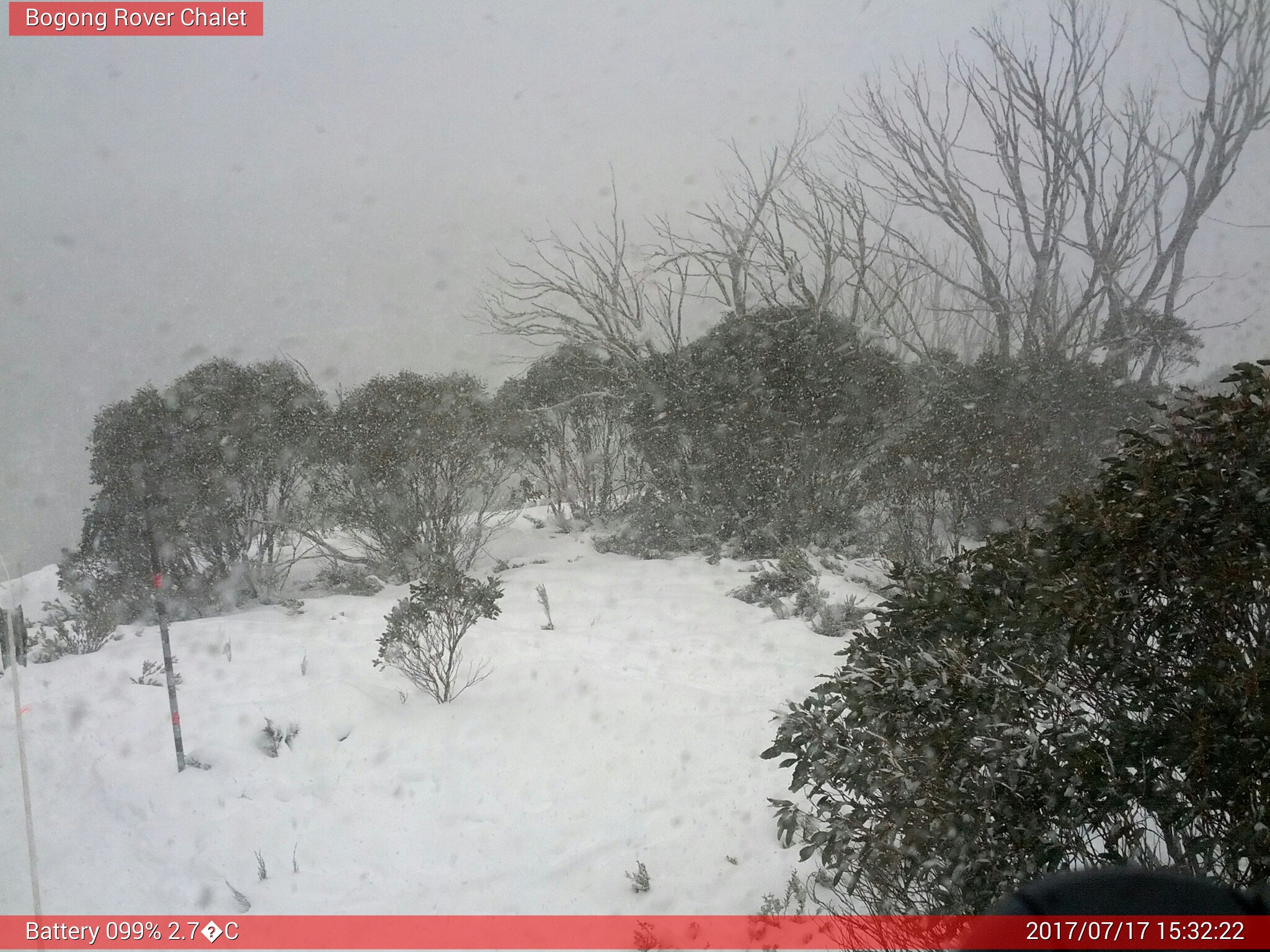 Bogong Web Cam 3:32pm Monday 17th of July 2017