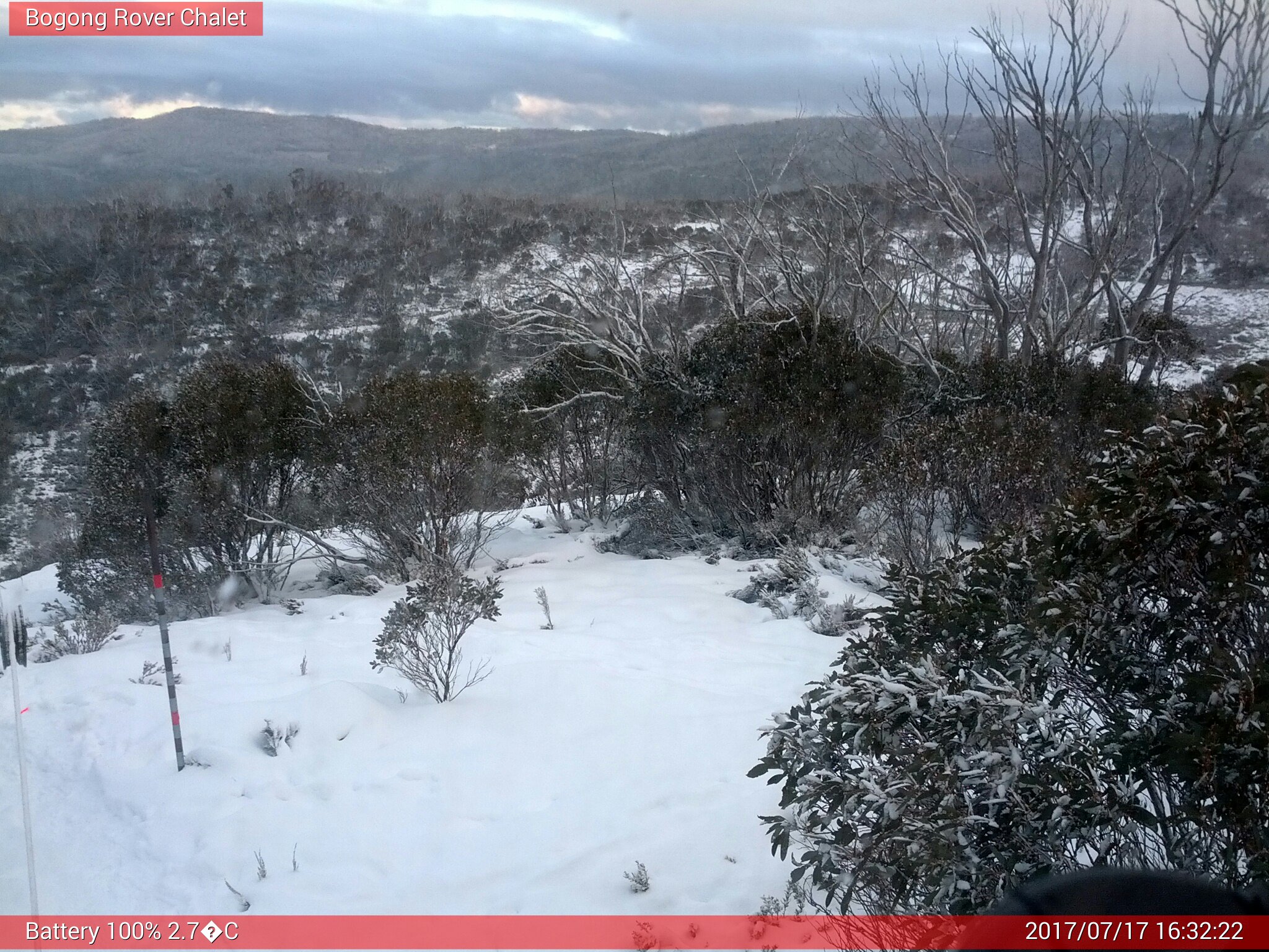 Bogong Web Cam 4:32pm Monday 17th of July 2017