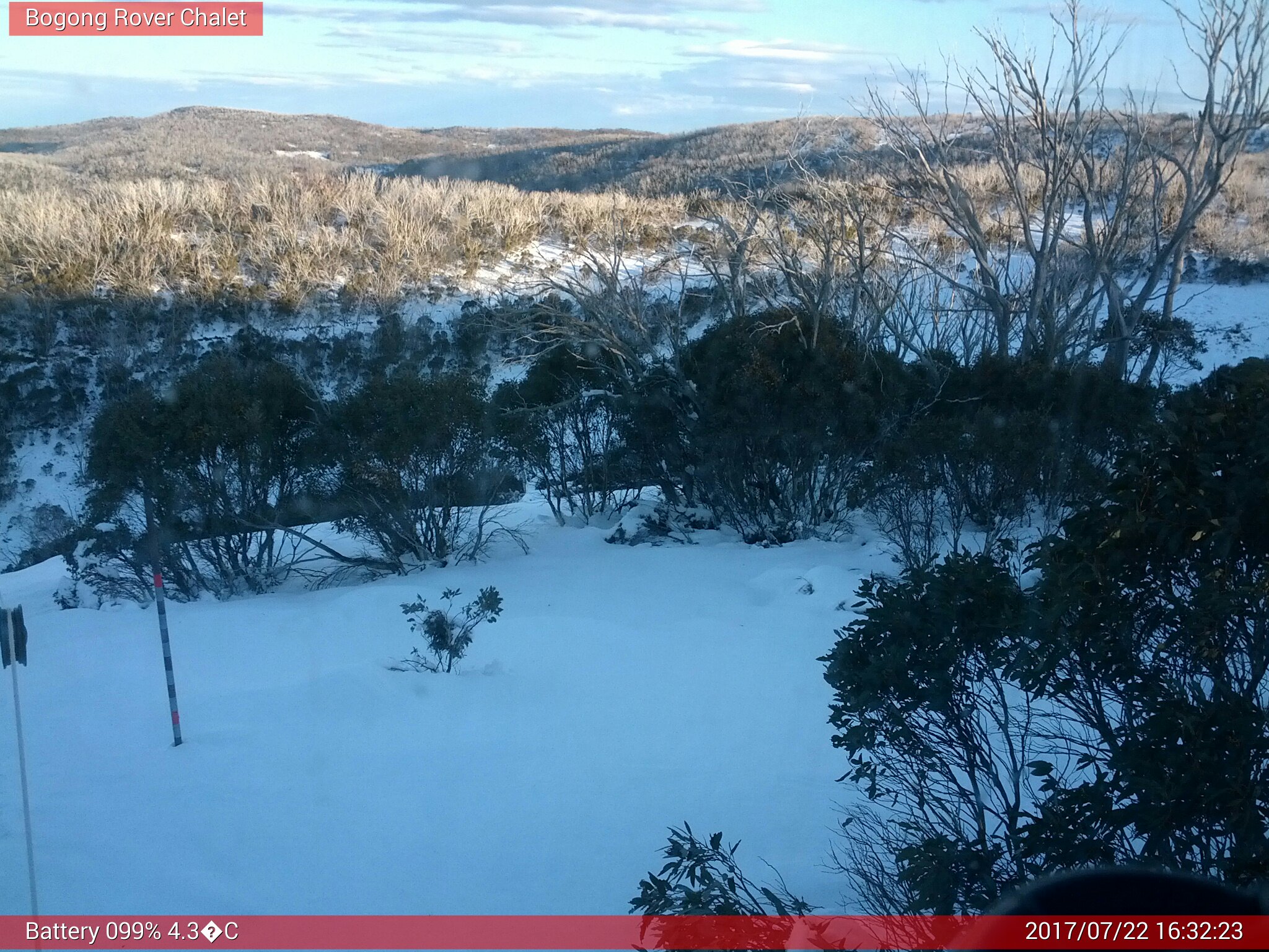 Bogong Web Cam 4:32pm Saturday 22nd of July 2017