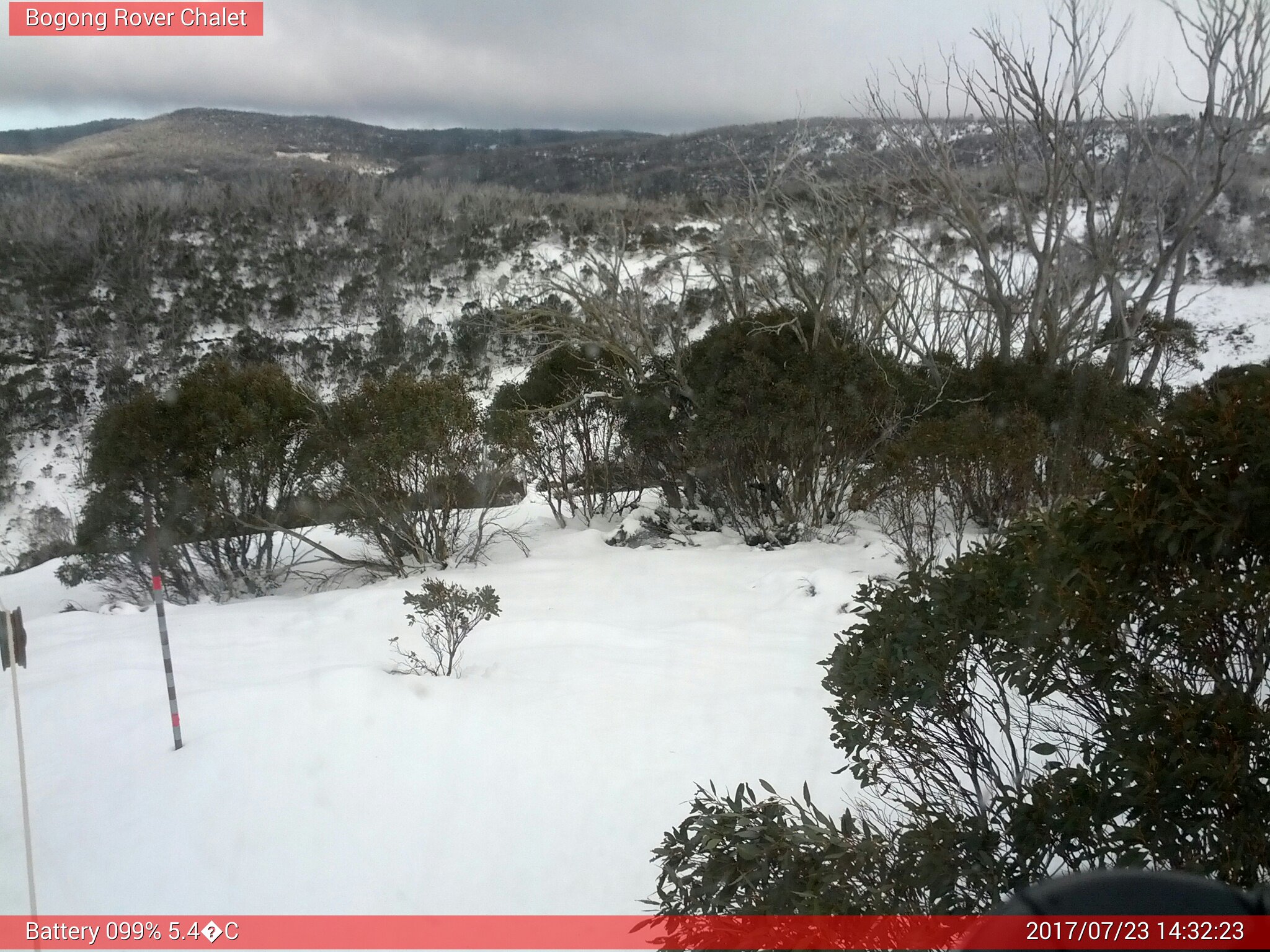 Bogong Web Cam 2:32pm Sunday 23rd of July 2017