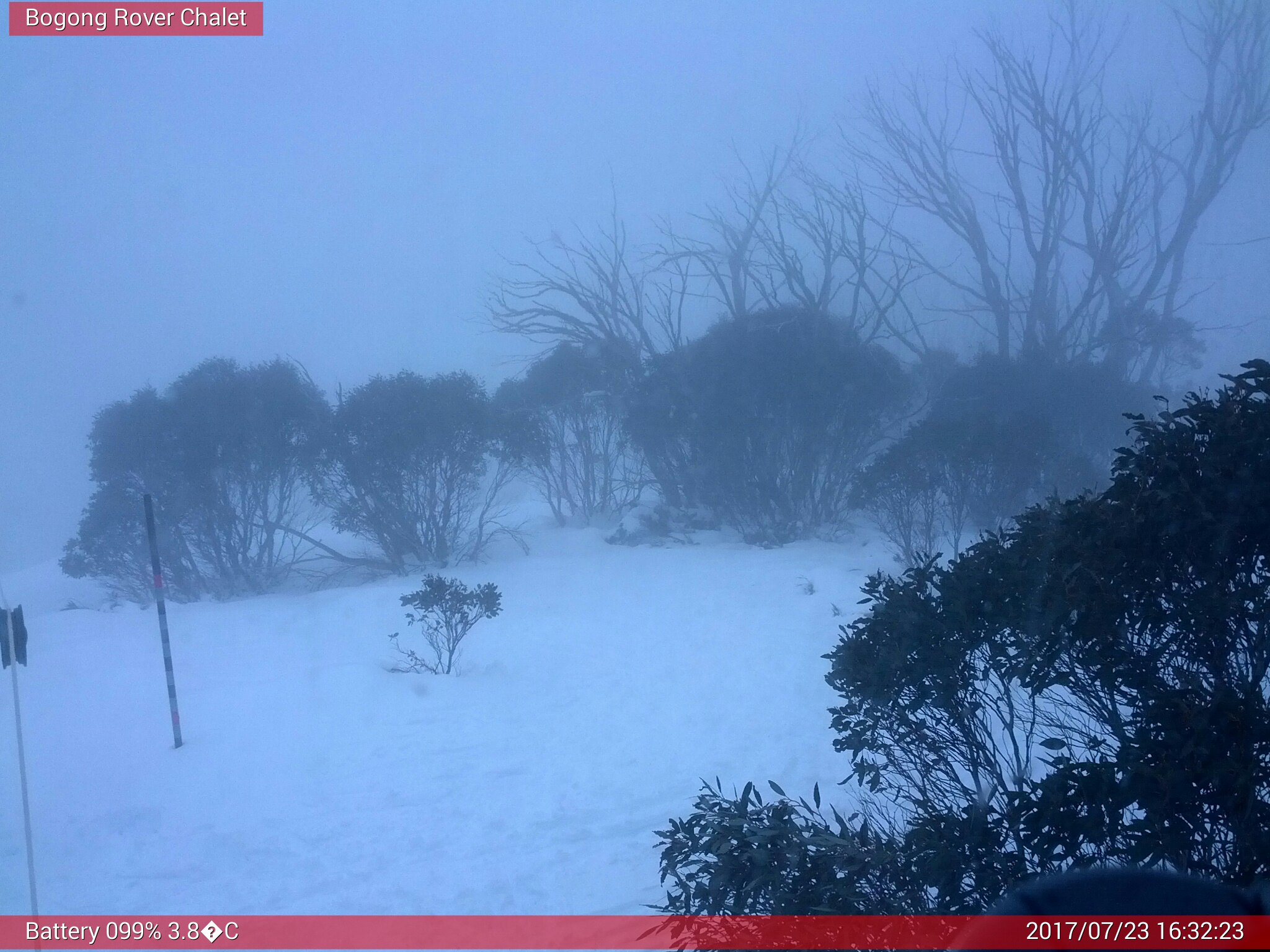 Bogong Web Cam 4:32pm Sunday 23rd of July 2017