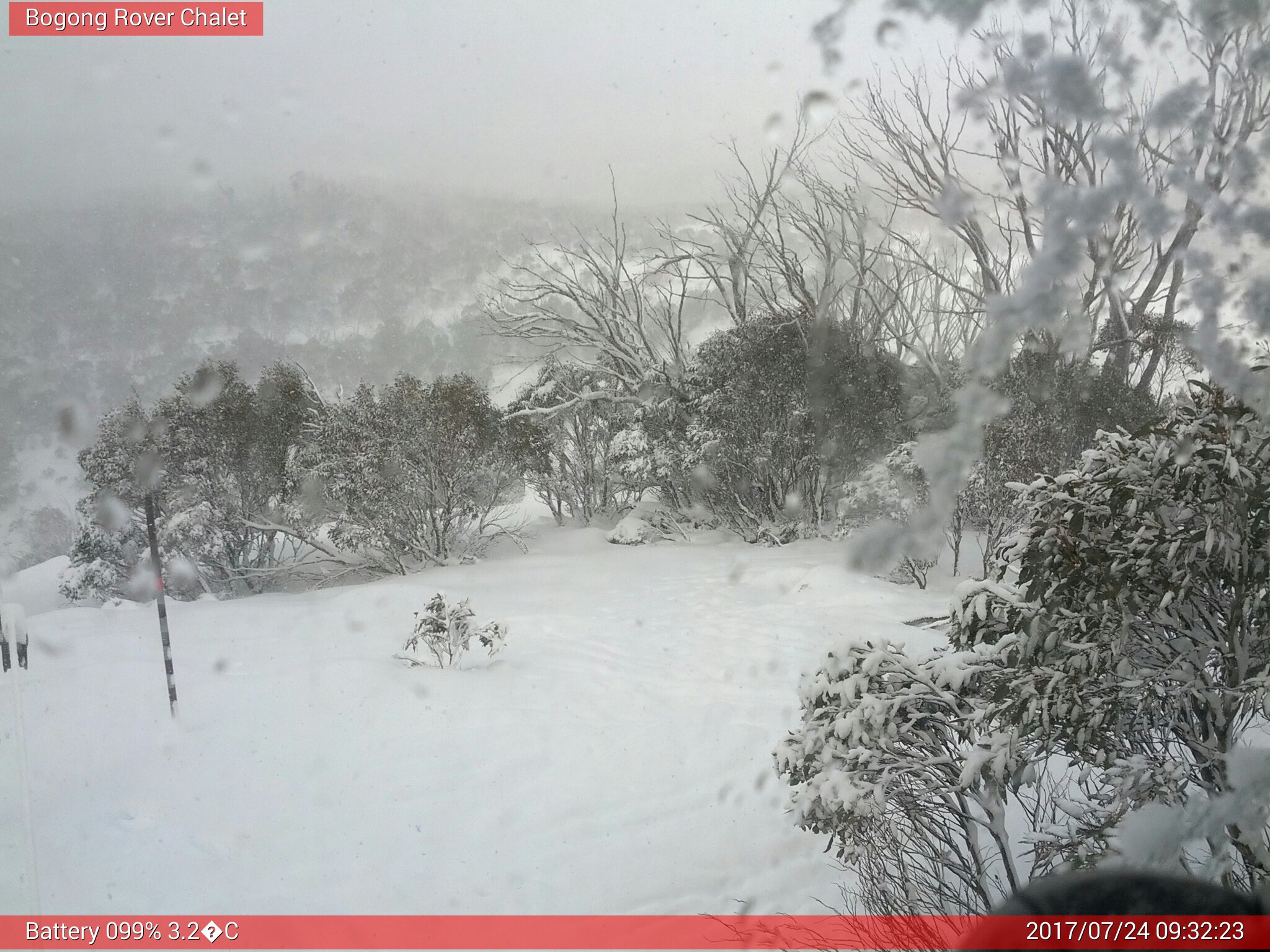 Bogong Web Cam 9:32am Monday 24th of July 2017