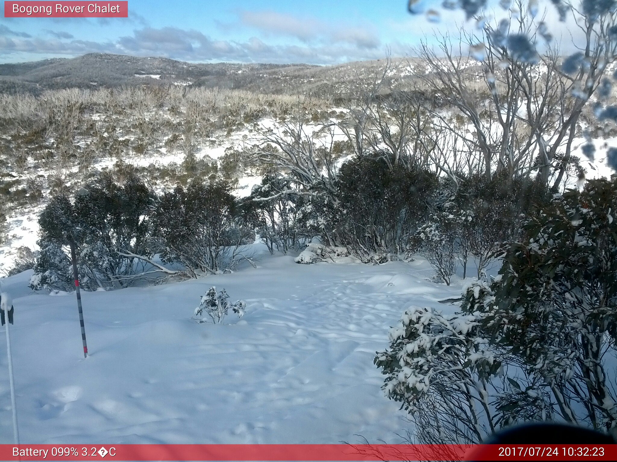 Bogong Web Cam 10:32am Monday 24th of July 2017