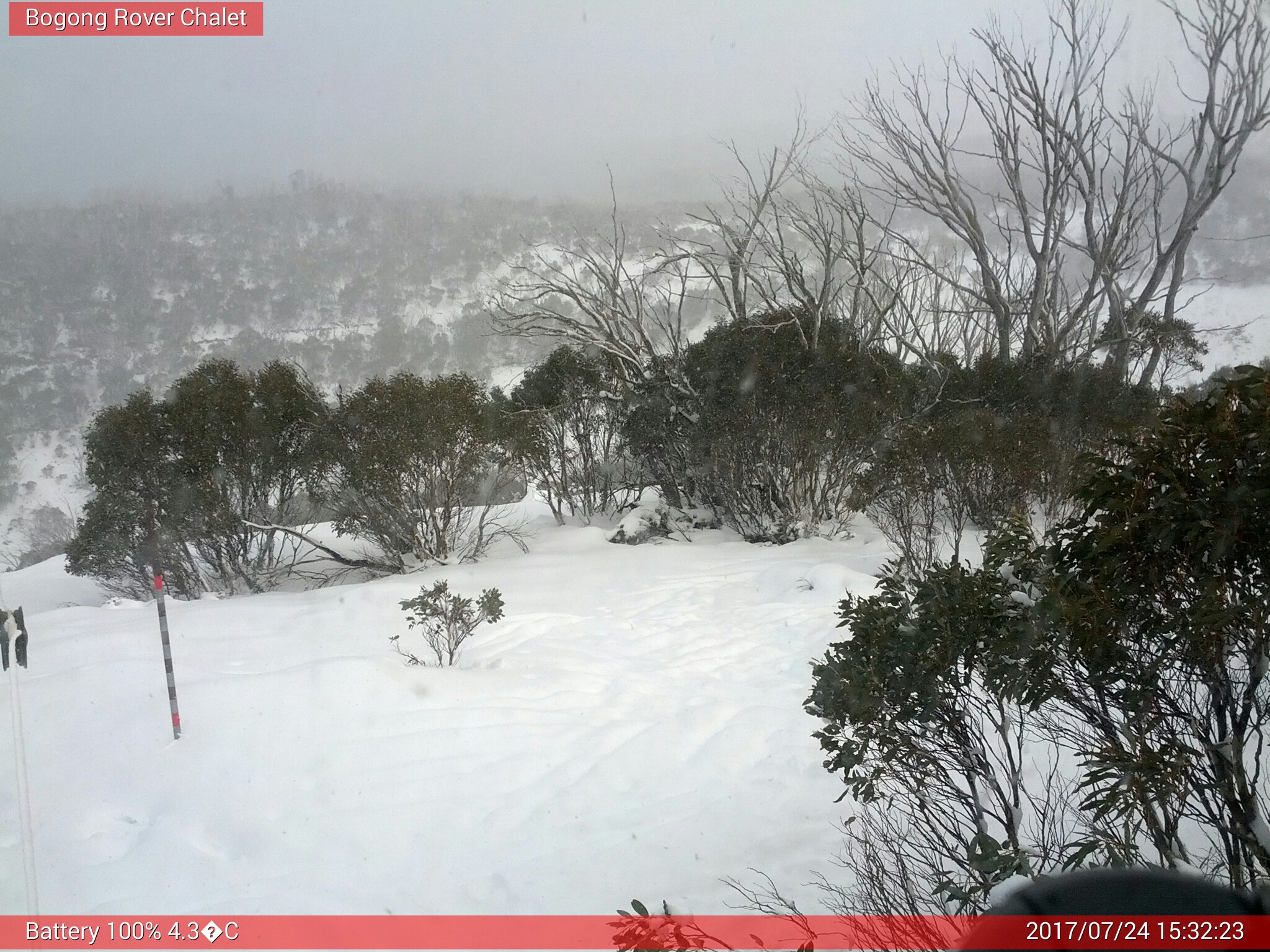 Bogong Web Cam 3:32pm Monday 24th of July 2017