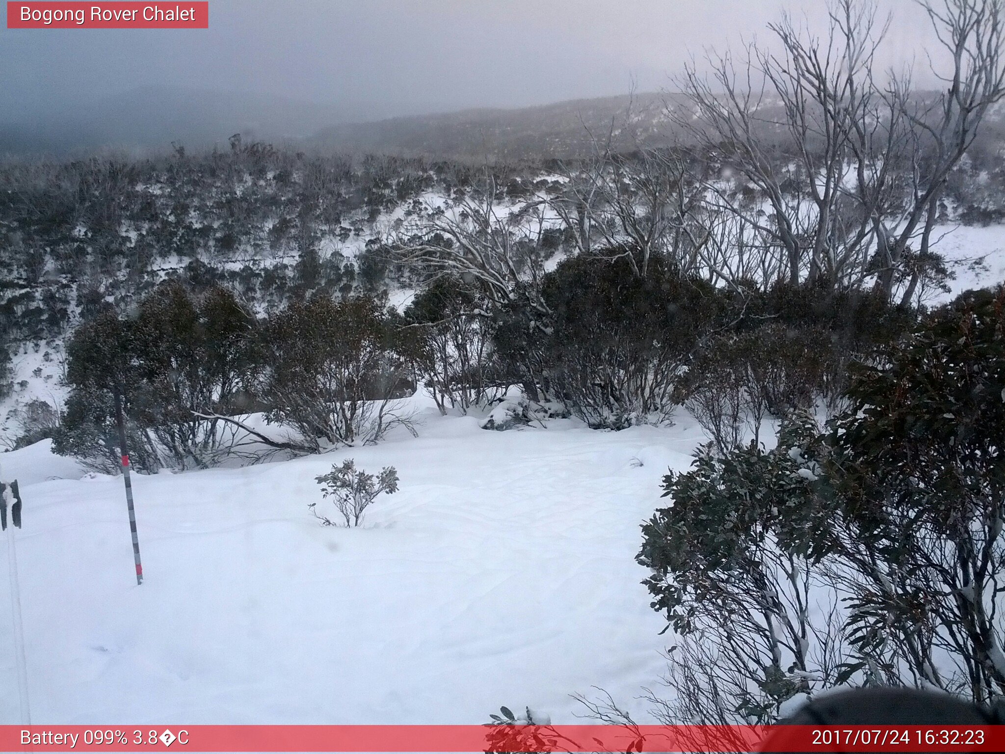 Bogong Web Cam 4:32pm Monday 24th of July 2017