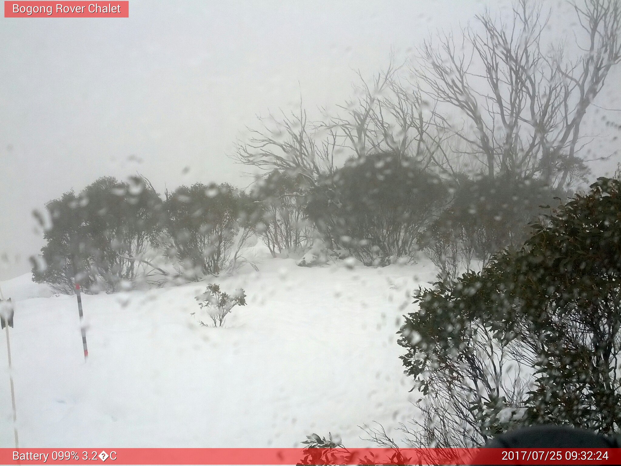 Bogong Web Cam 9:32am Tuesday 25th of July 2017