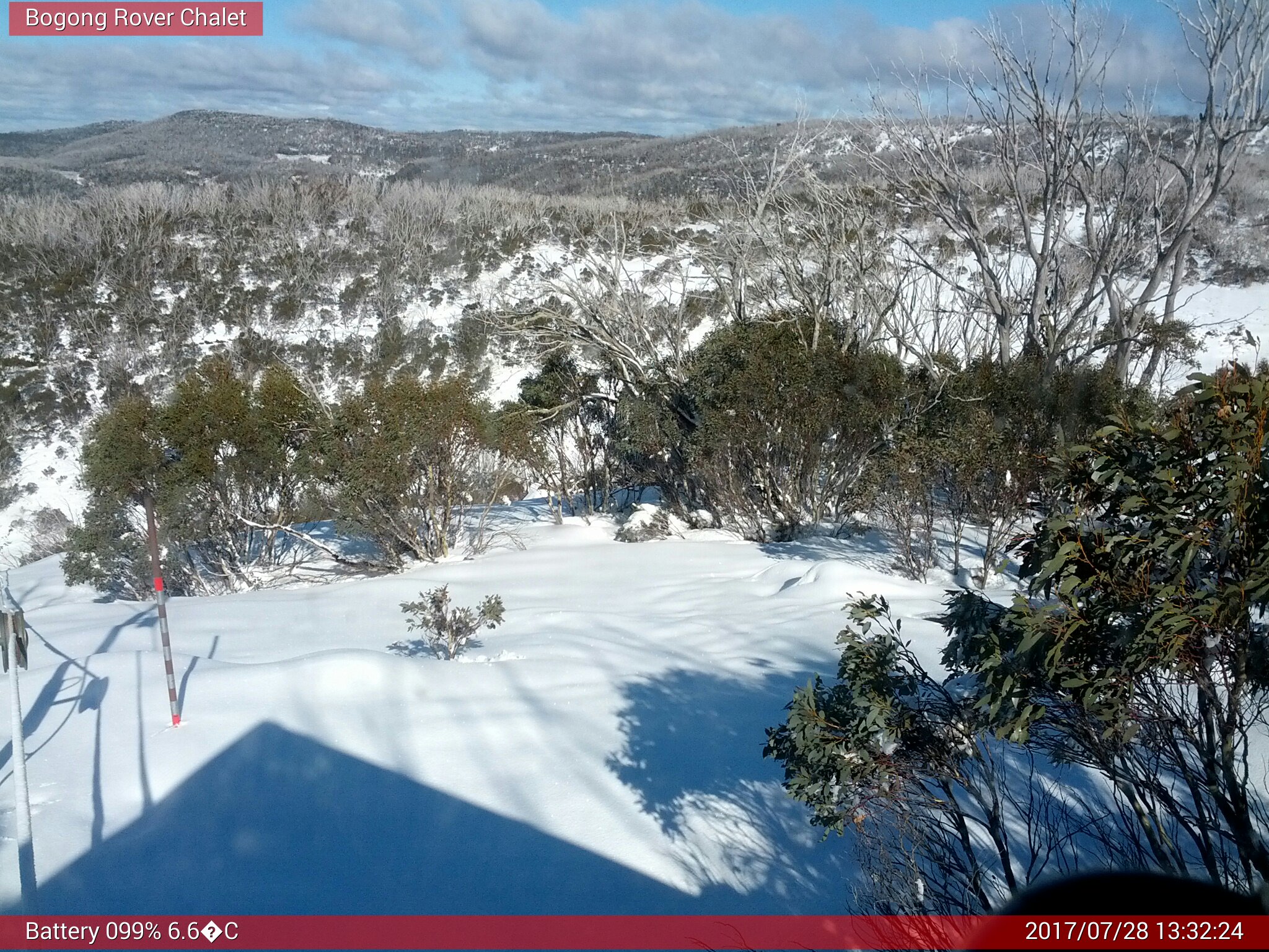 Bogong Web Cam 1:32pm Friday 28th of July 2017