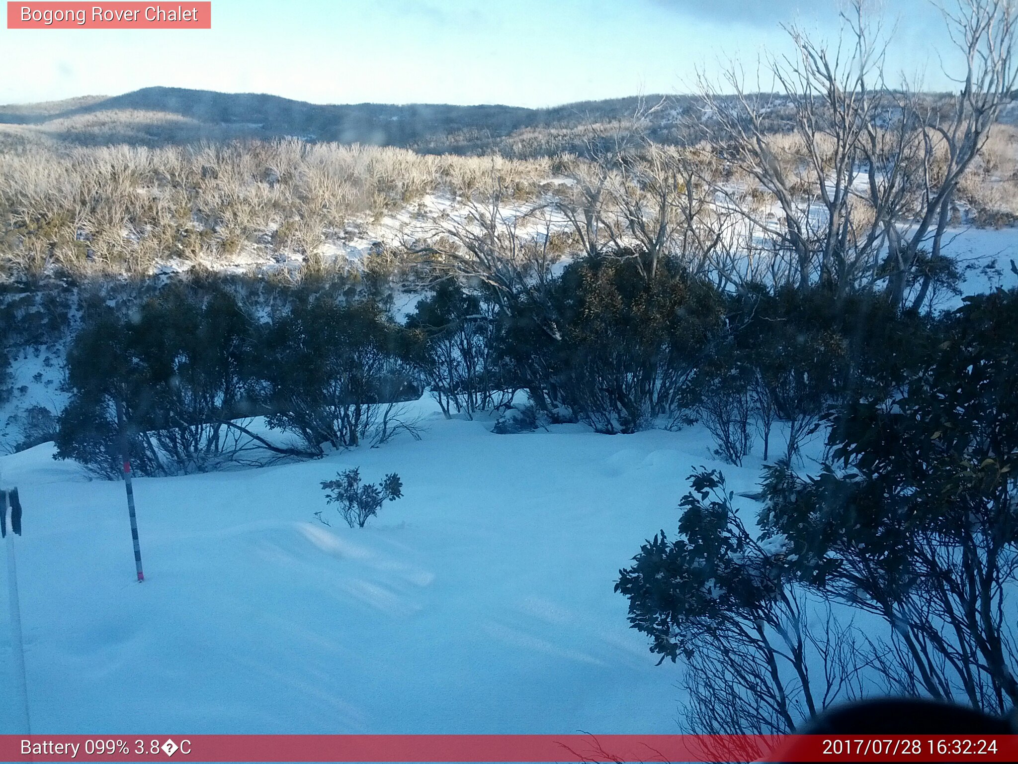 Bogong Web Cam 4:32pm Friday 28th of July 2017