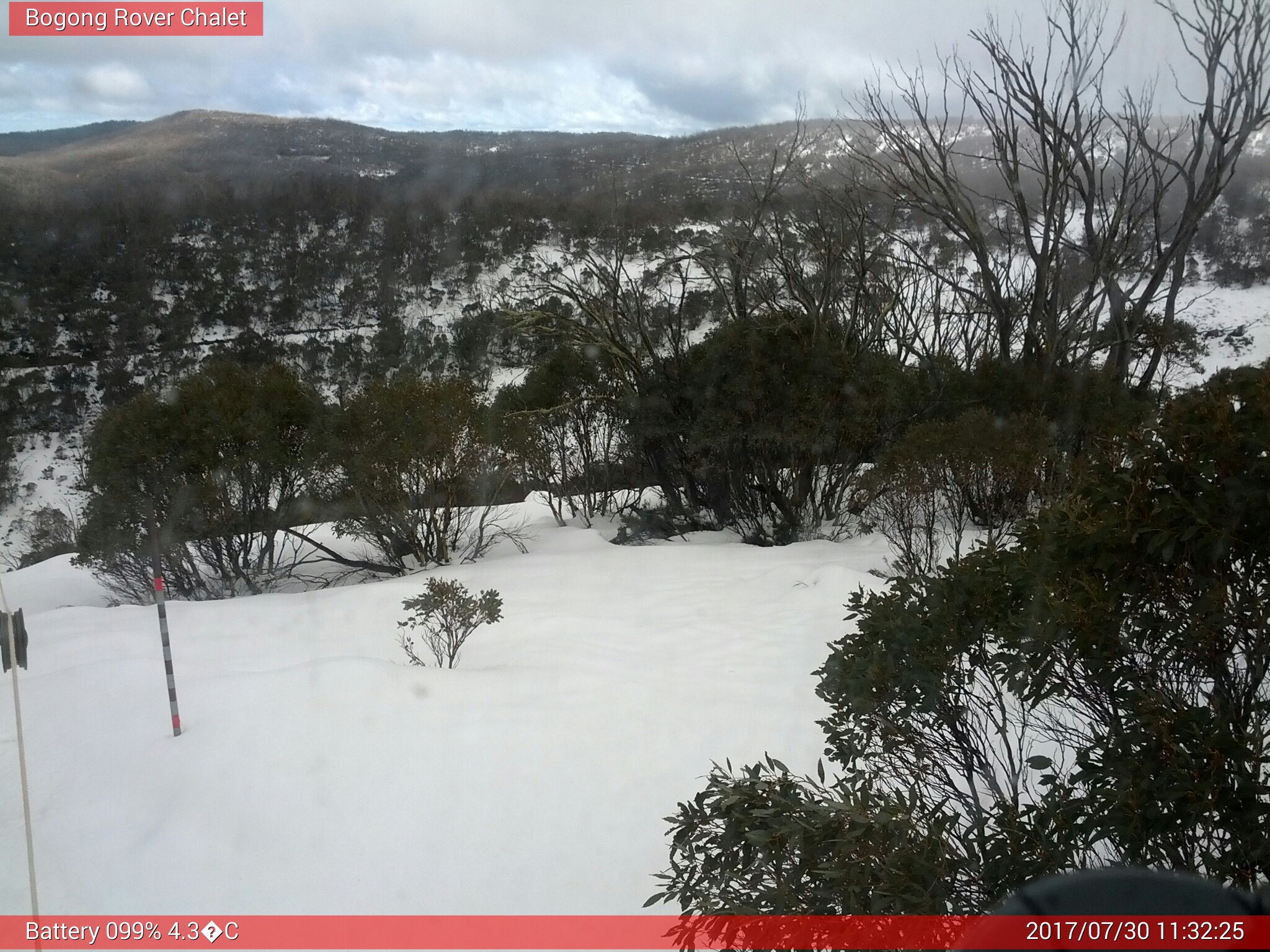 Bogong Web Cam 11:32am Sunday 30th of July 2017