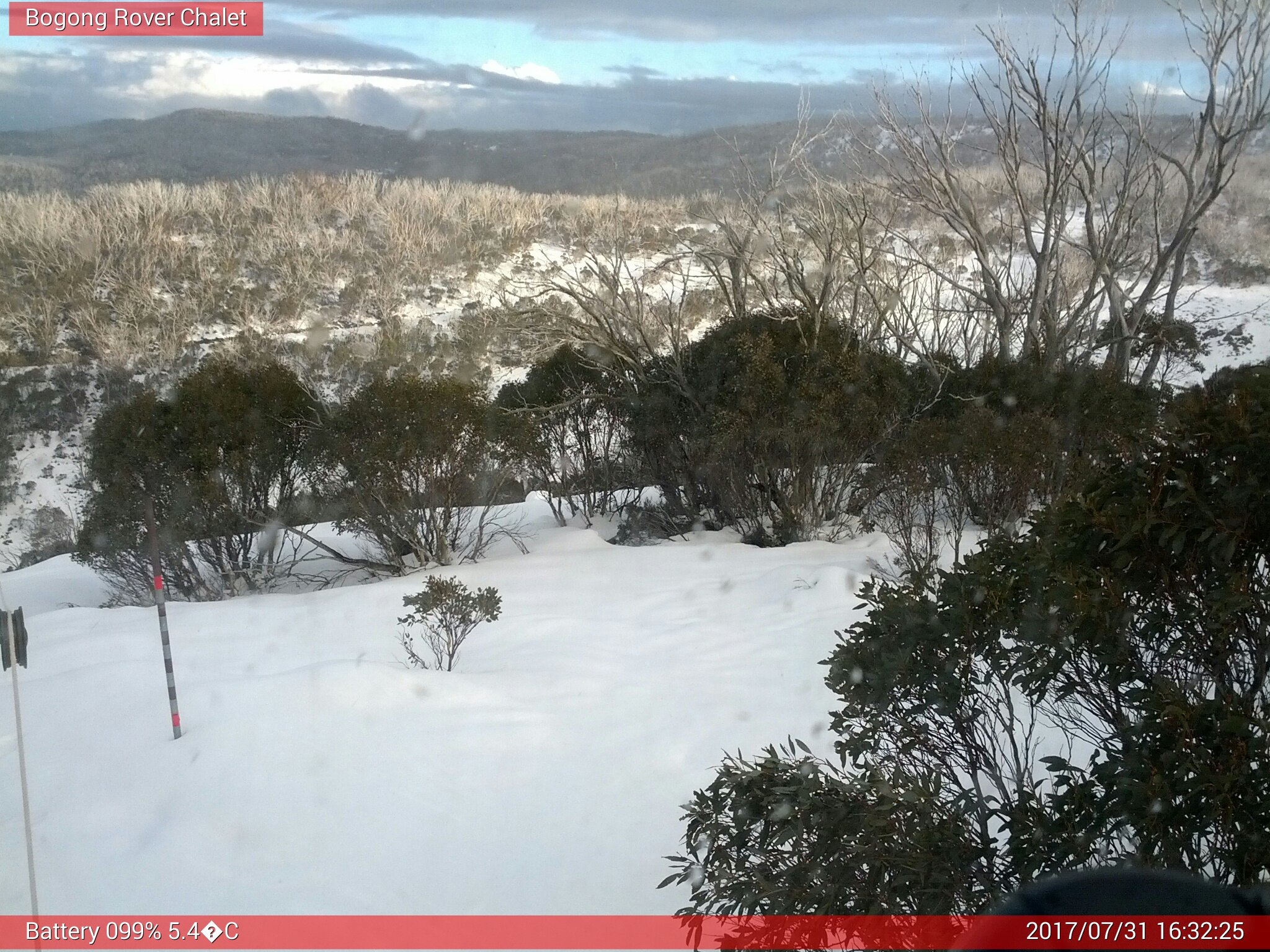 Bogong Web Cam 4:32pm Monday 31st of July 2017