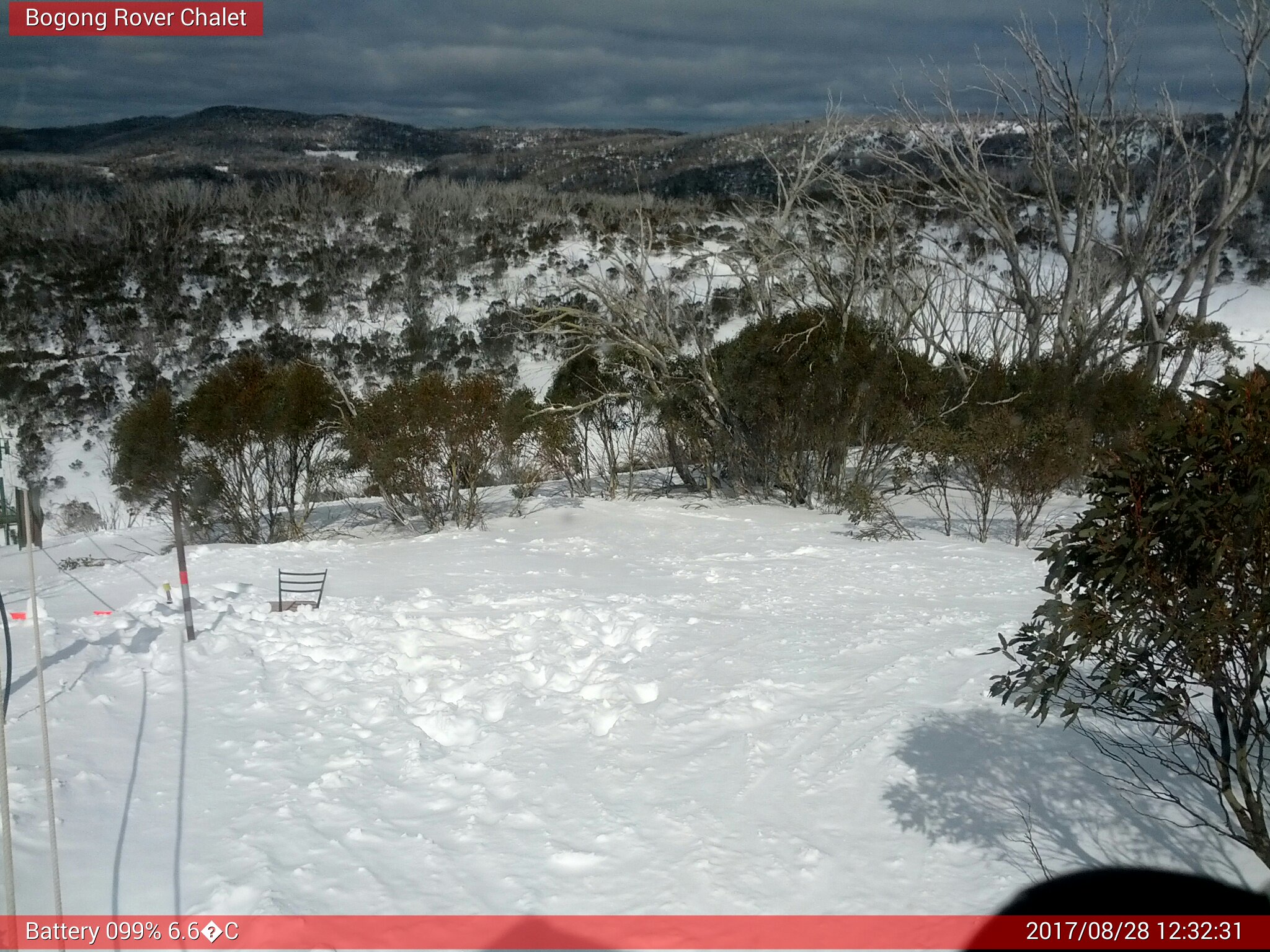 Bogong Web Cam 12:32pm Monday 28th of August 2017