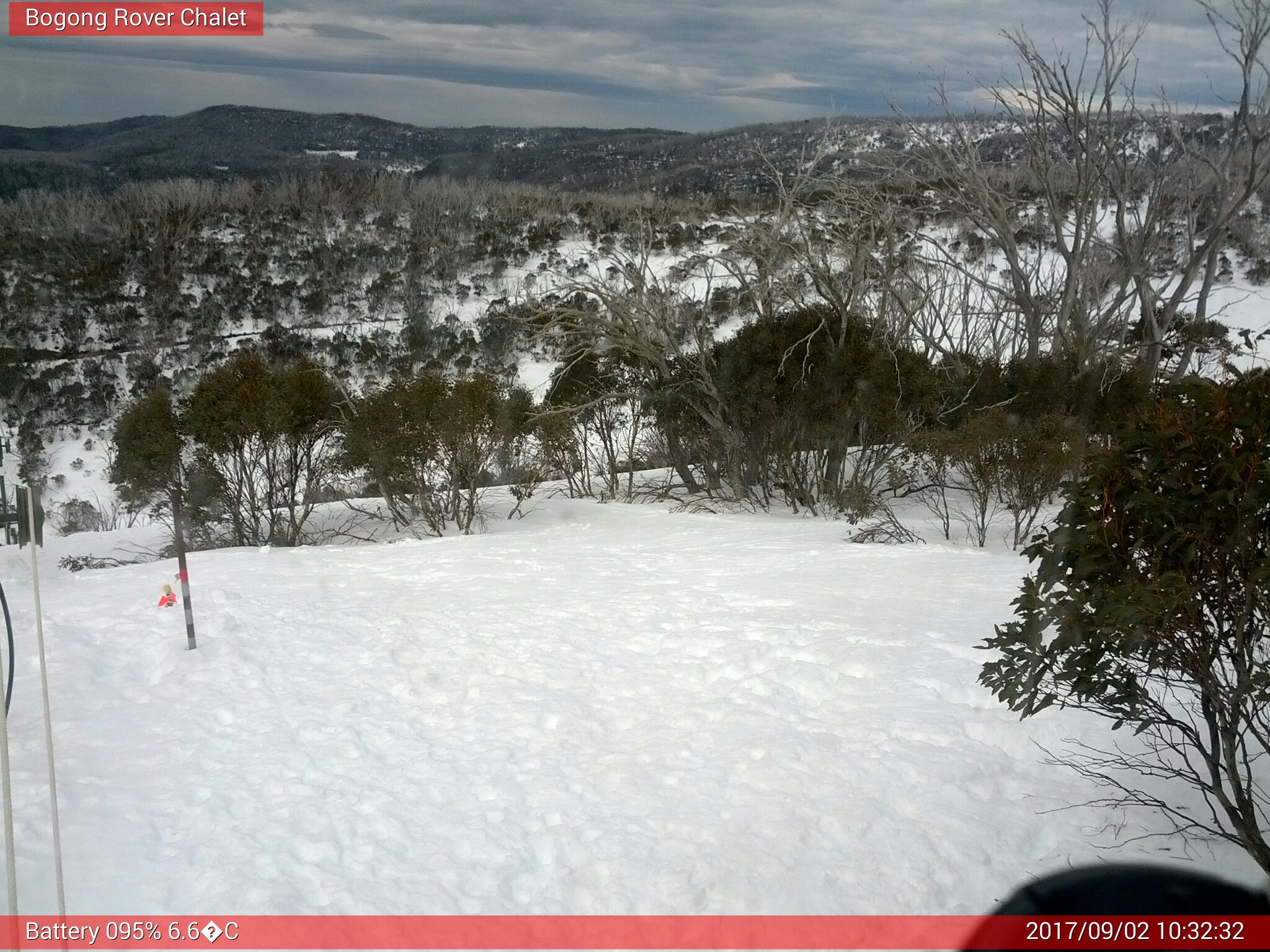 Bogong Web Cam 10:32am Saturday 2nd of September 2017