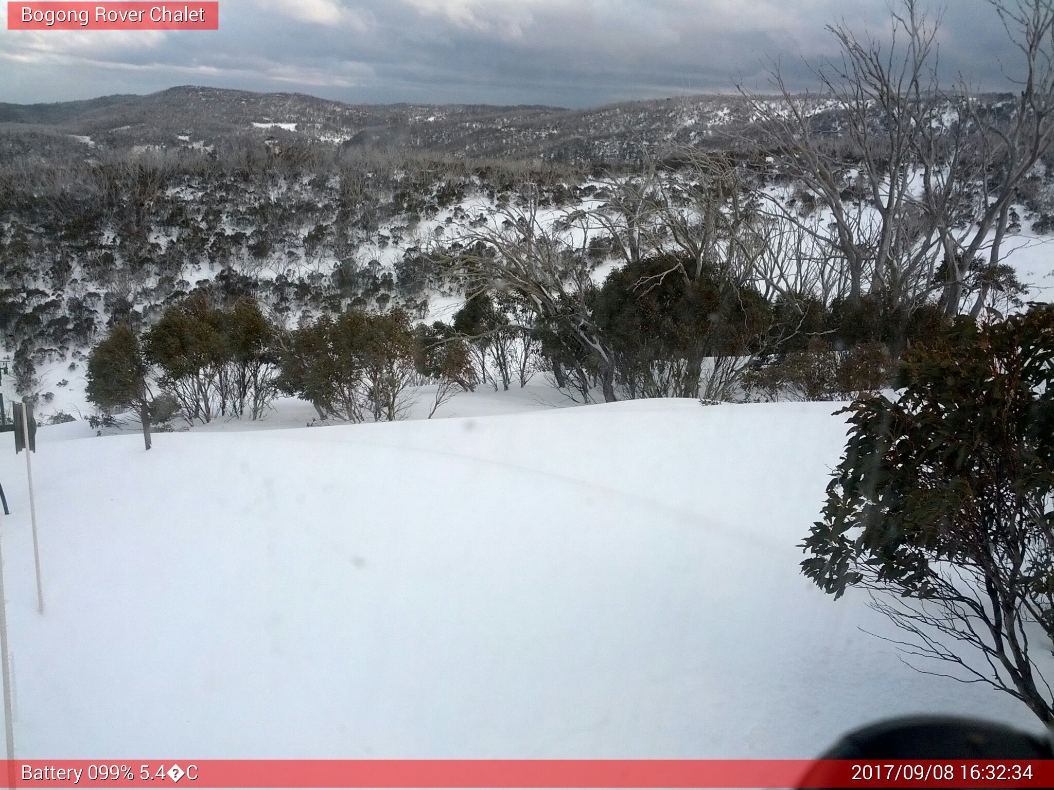 Bogong Web Cam 4:32pm Friday 8th of September 2017