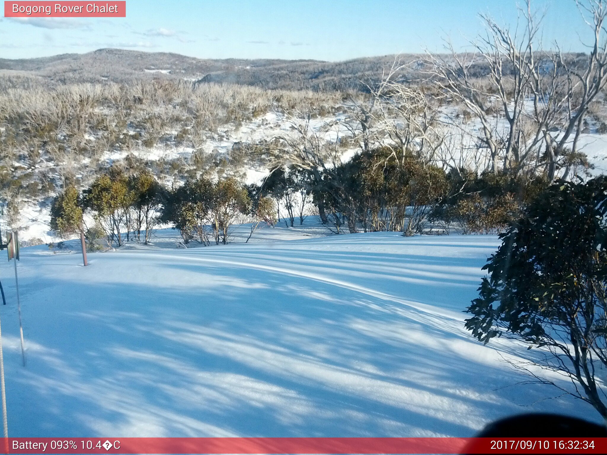 Bogong Web Cam 4:32pm Sunday 10th of September 2017