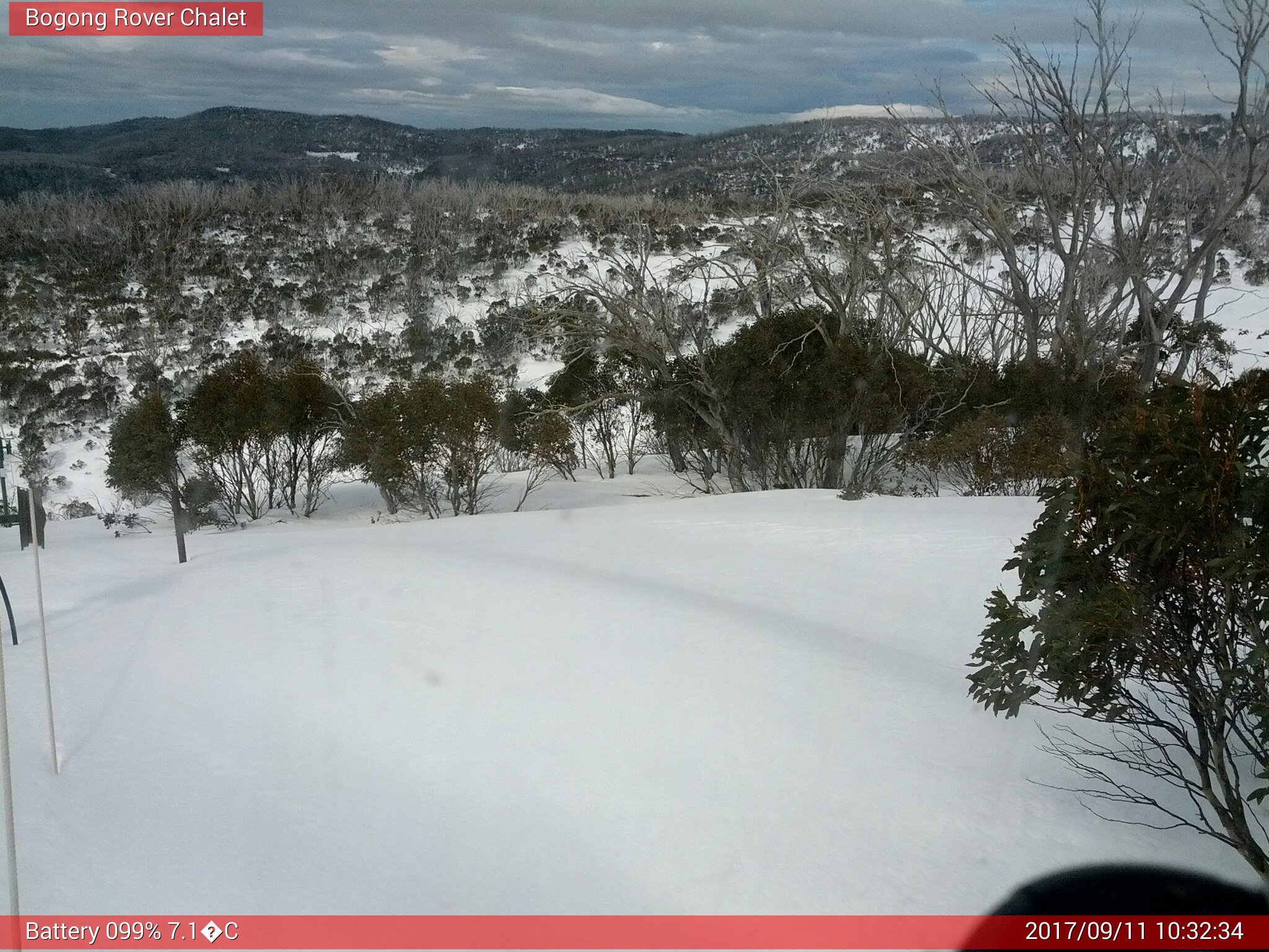 Bogong Web Cam 10:32am Monday 11th of September 2017