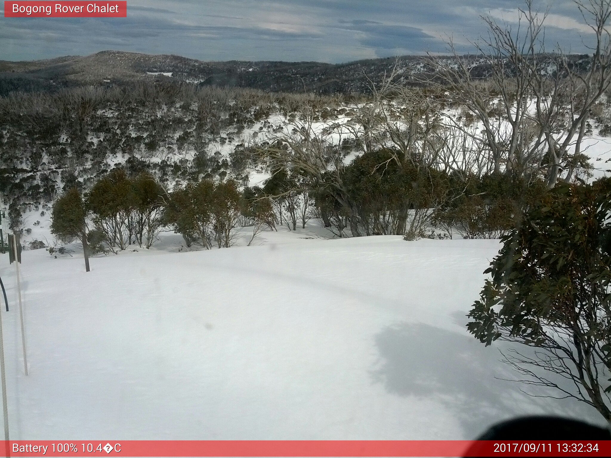 Bogong Web Cam 1:32pm Monday 11th of September 2017