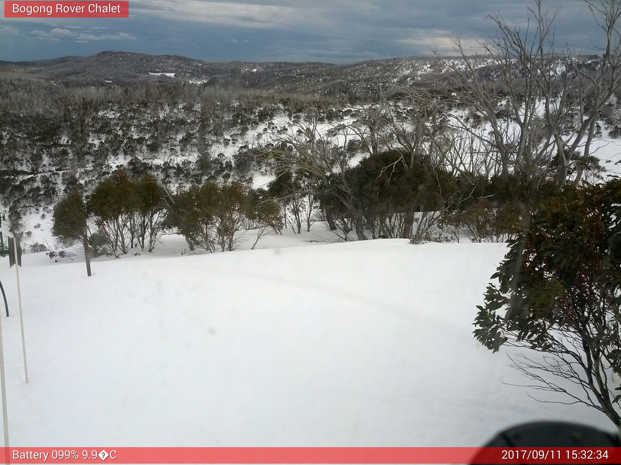 Bogong Web Cam 3:32pm Monday 11th of September 2017