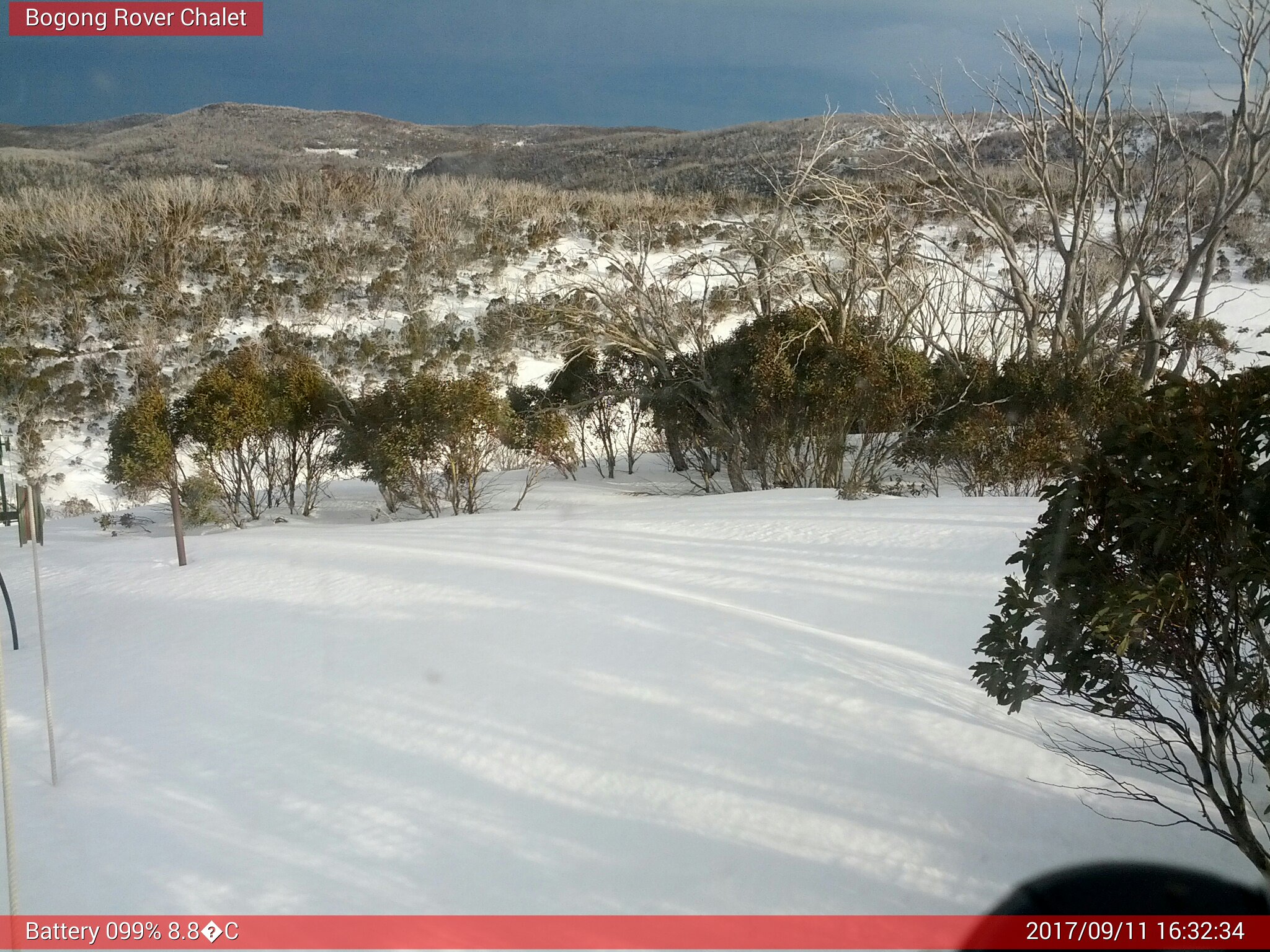 Bogong Web Cam 4:32pm Monday 11th of September 2017