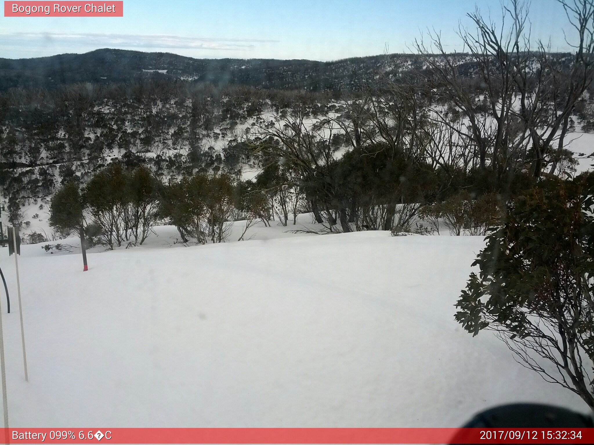 Bogong Web Cam 3:32pm Tuesday 12th of September 2017