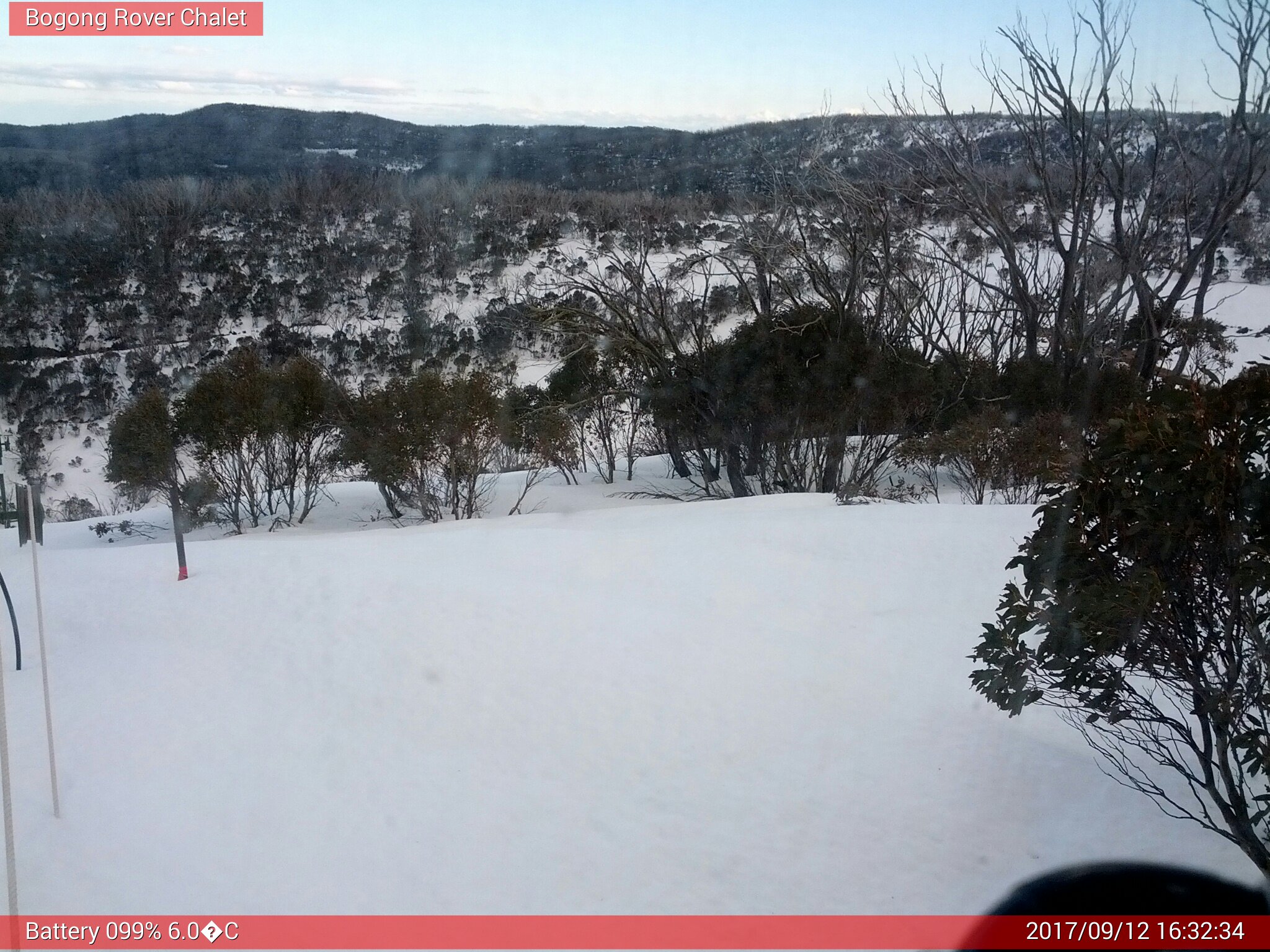 Bogong Web Cam 4:32pm Tuesday 12th of September 2017