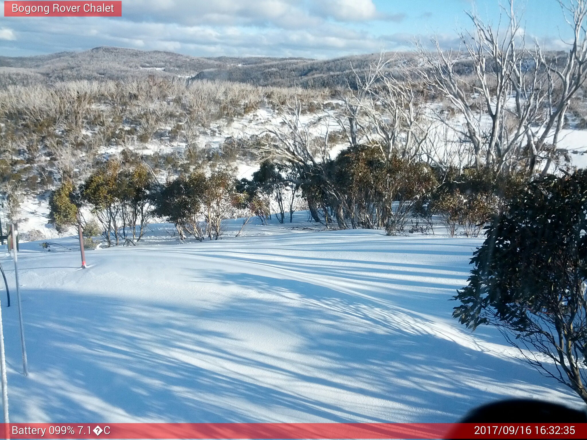 Bogong Web Cam 4:32pm Saturday 16th of September 2017