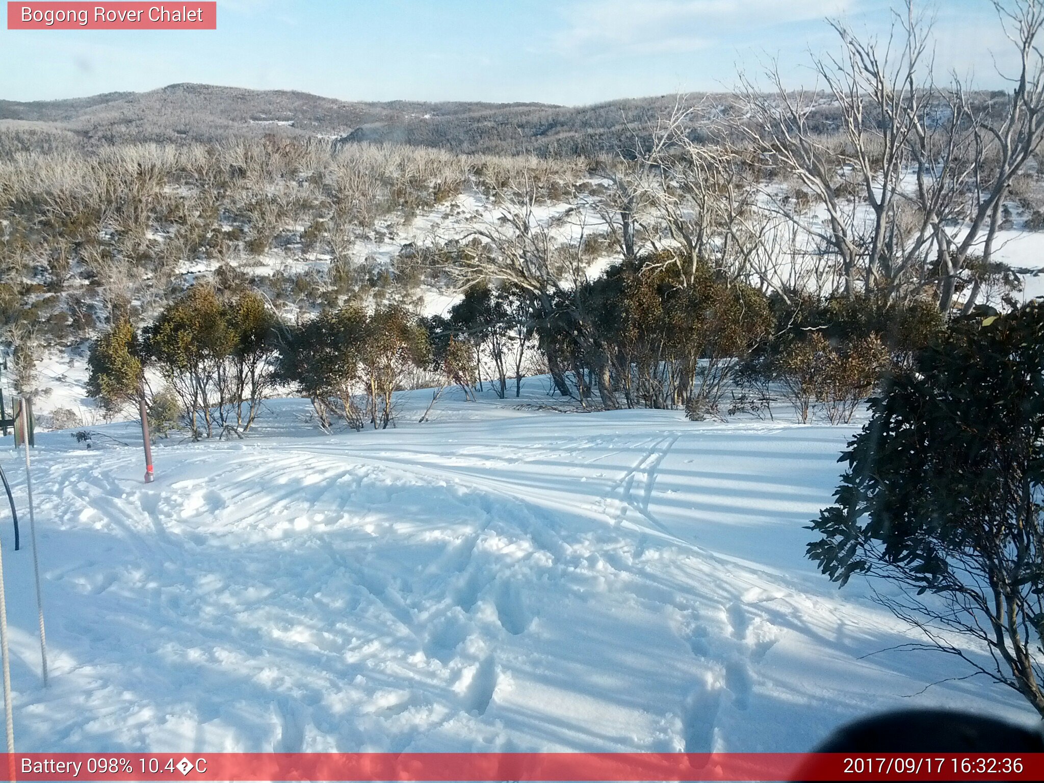 Bogong Web Cam 4:32pm Sunday 17th of September 2017