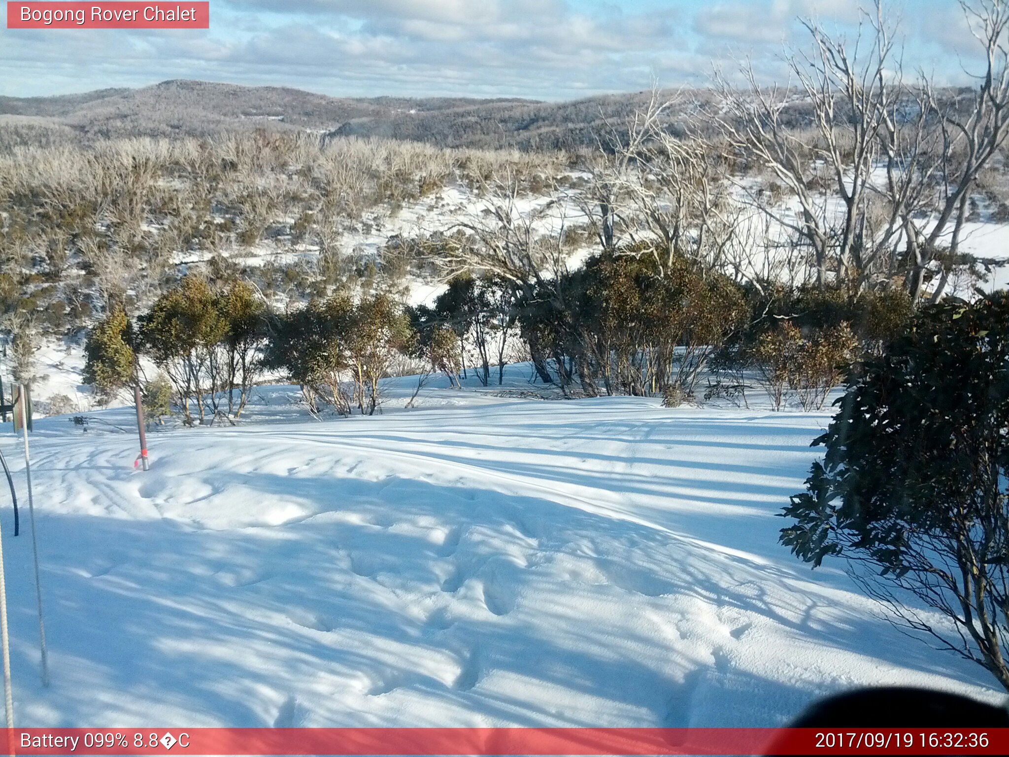 Bogong Web Cam 4:32pm Tuesday 19th of September 2017