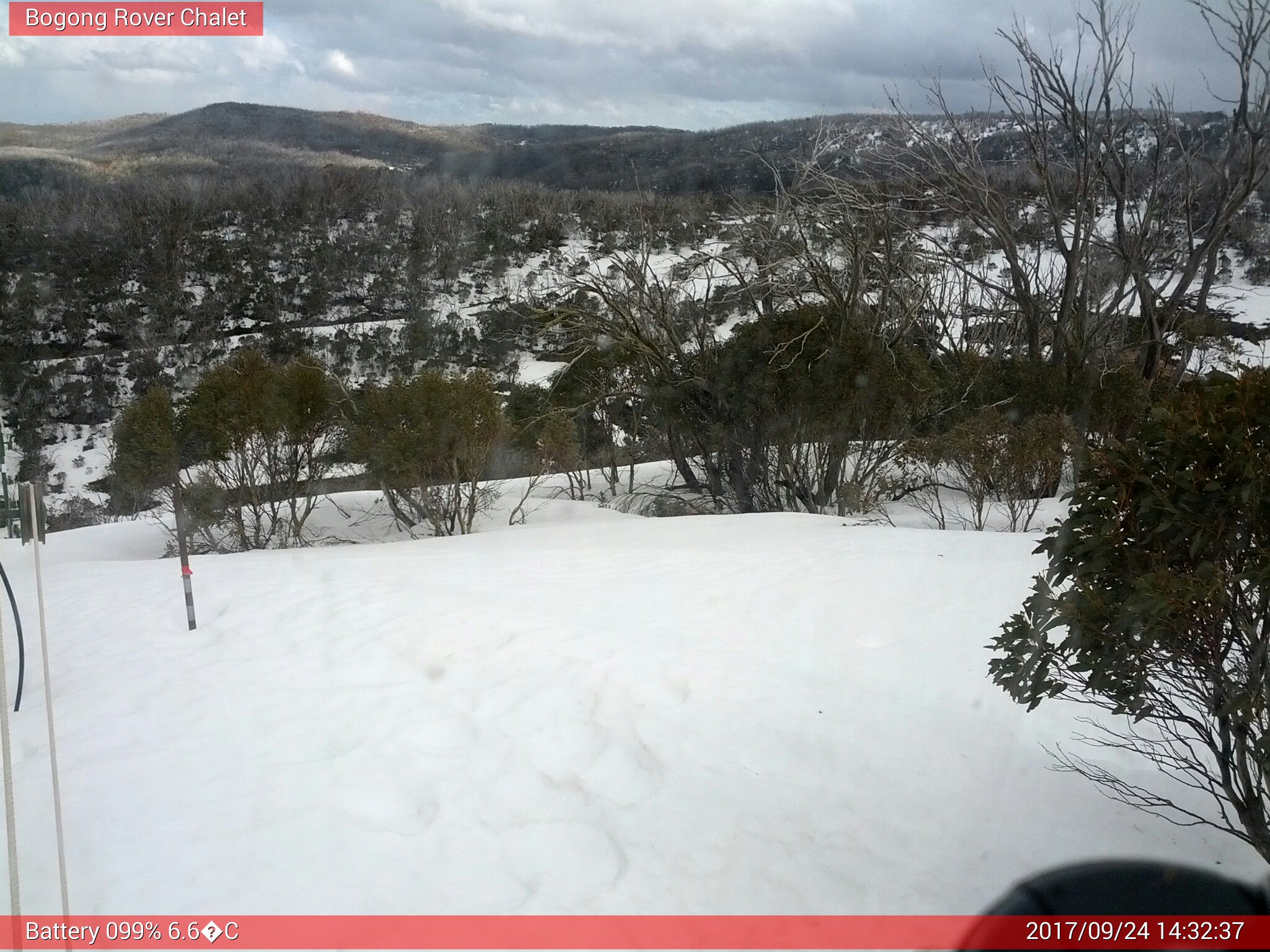 Bogong Web Cam 2:32pm Sunday 24th of September 2017