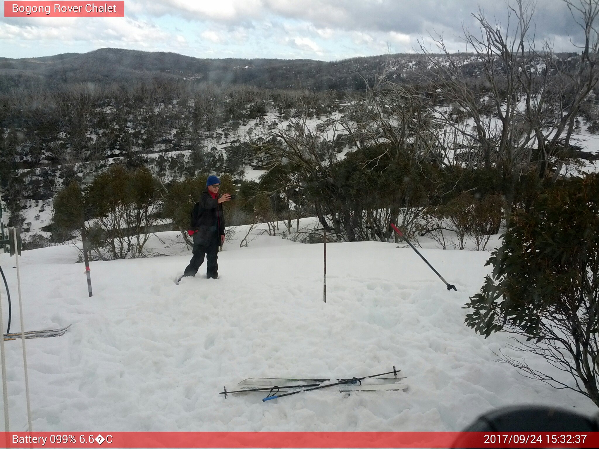 Bogong Web Cam 3:32pm Sunday 24th of September 2017