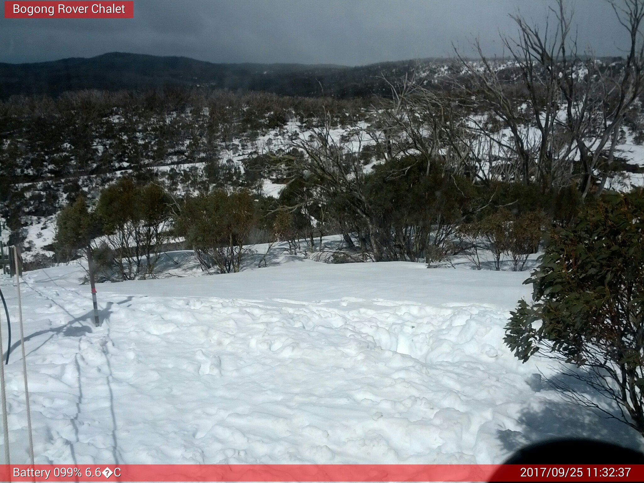 Bogong Web Cam 11:32am Monday 25th of September 2017