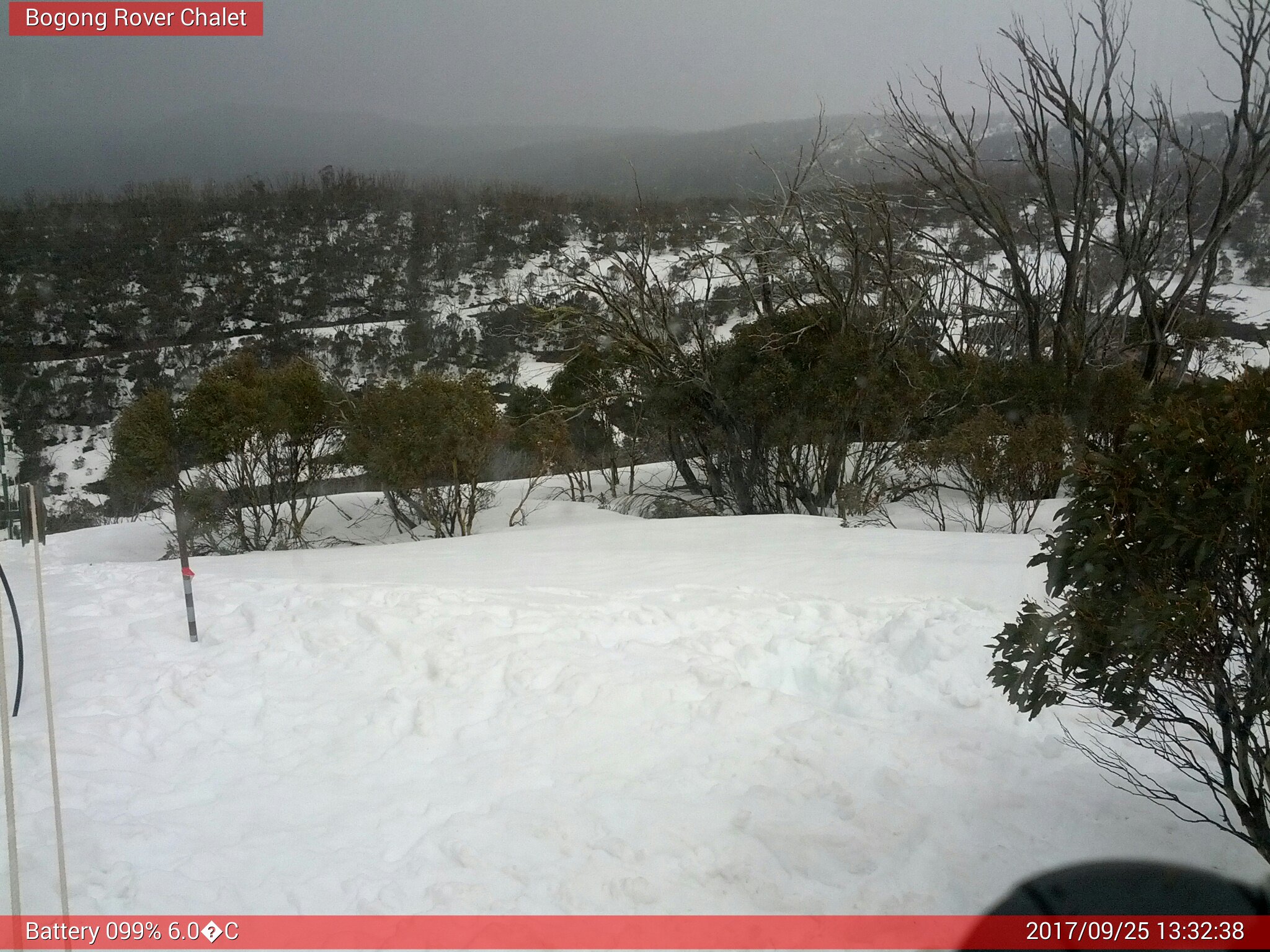 Bogong Web Cam 1:32pm Monday 25th of September 2017