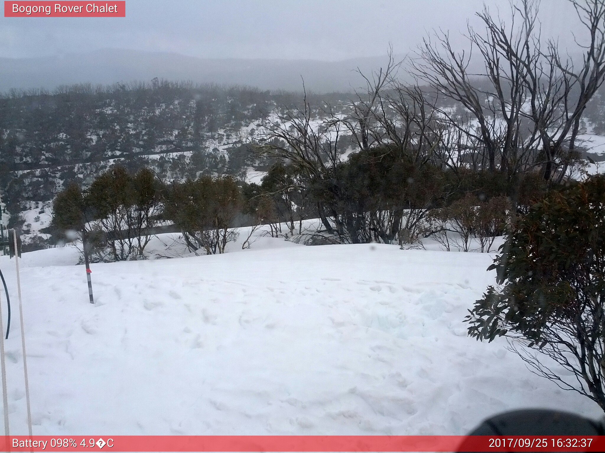 Bogong Web Cam 4:32pm Monday 25th of September 2017