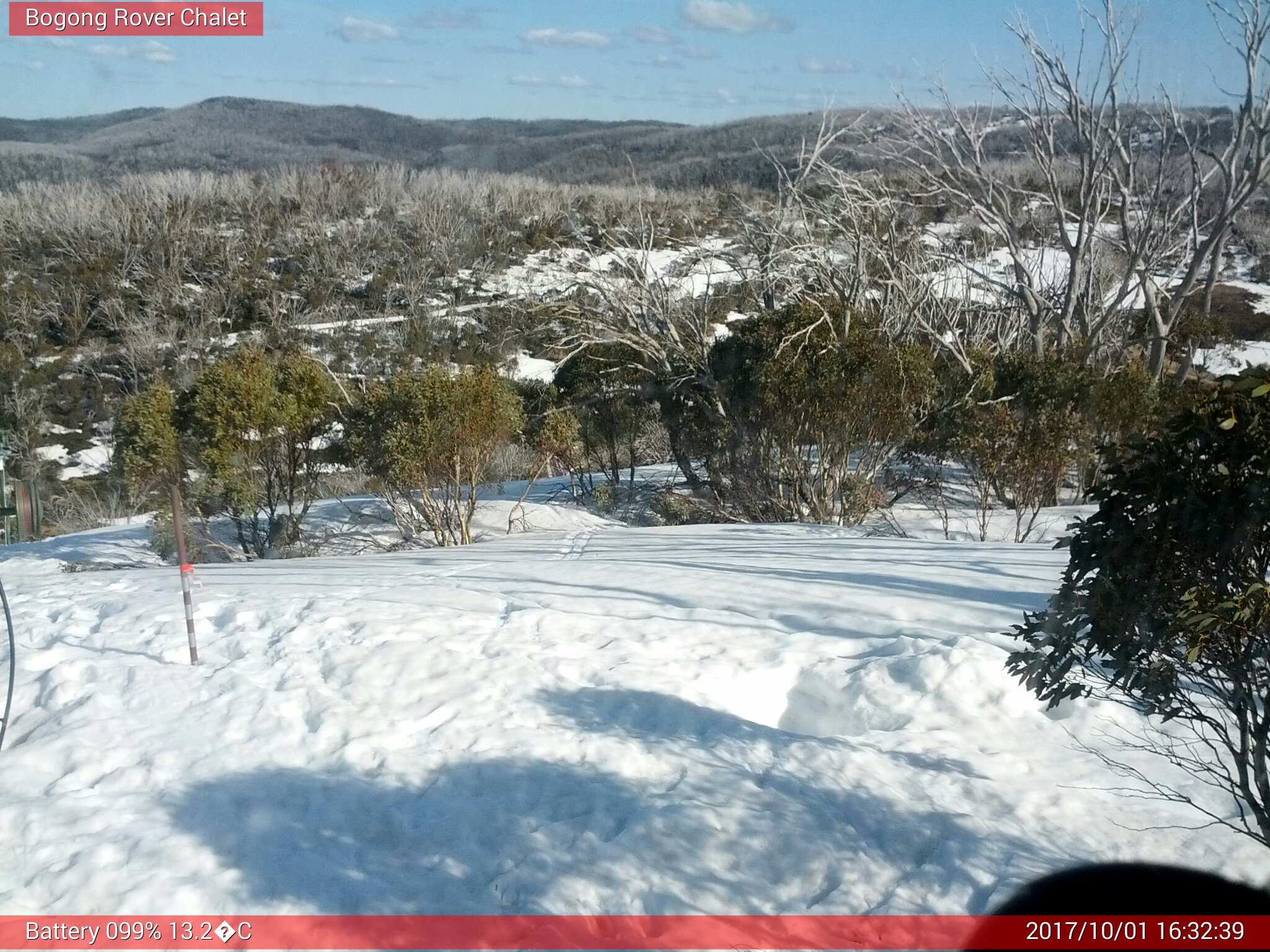 Bogong Web Cam 4:32pm Sunday 1st of October 2017