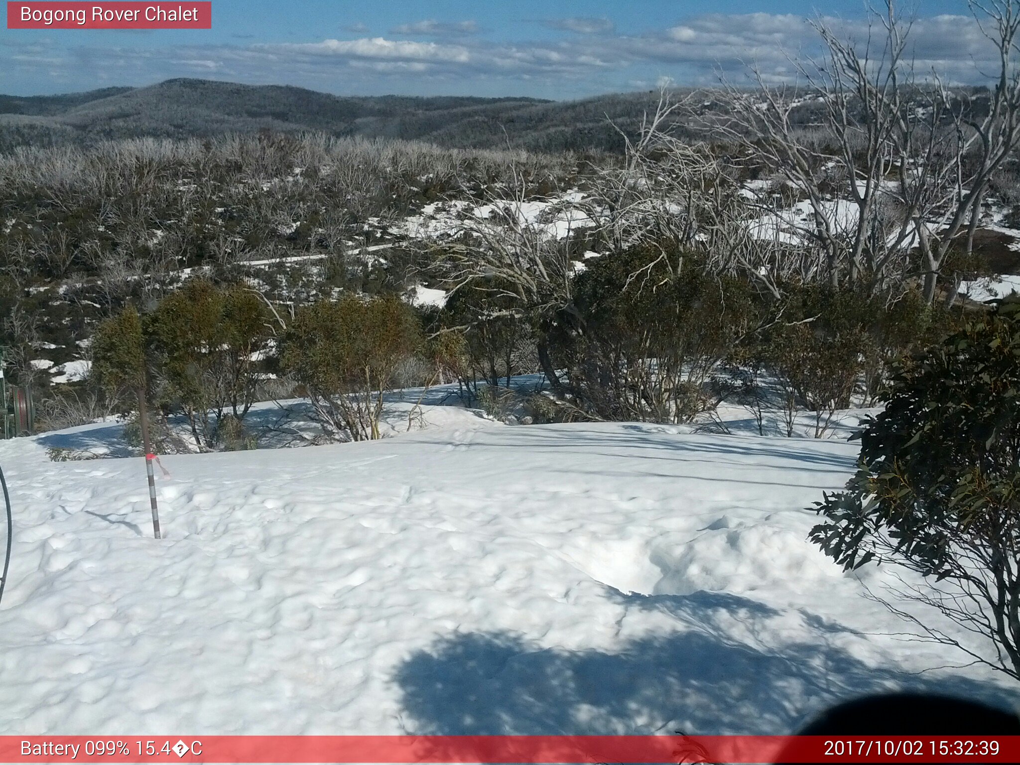 Bogong Web Cam 3:32pm Monday 2nd of October 2017