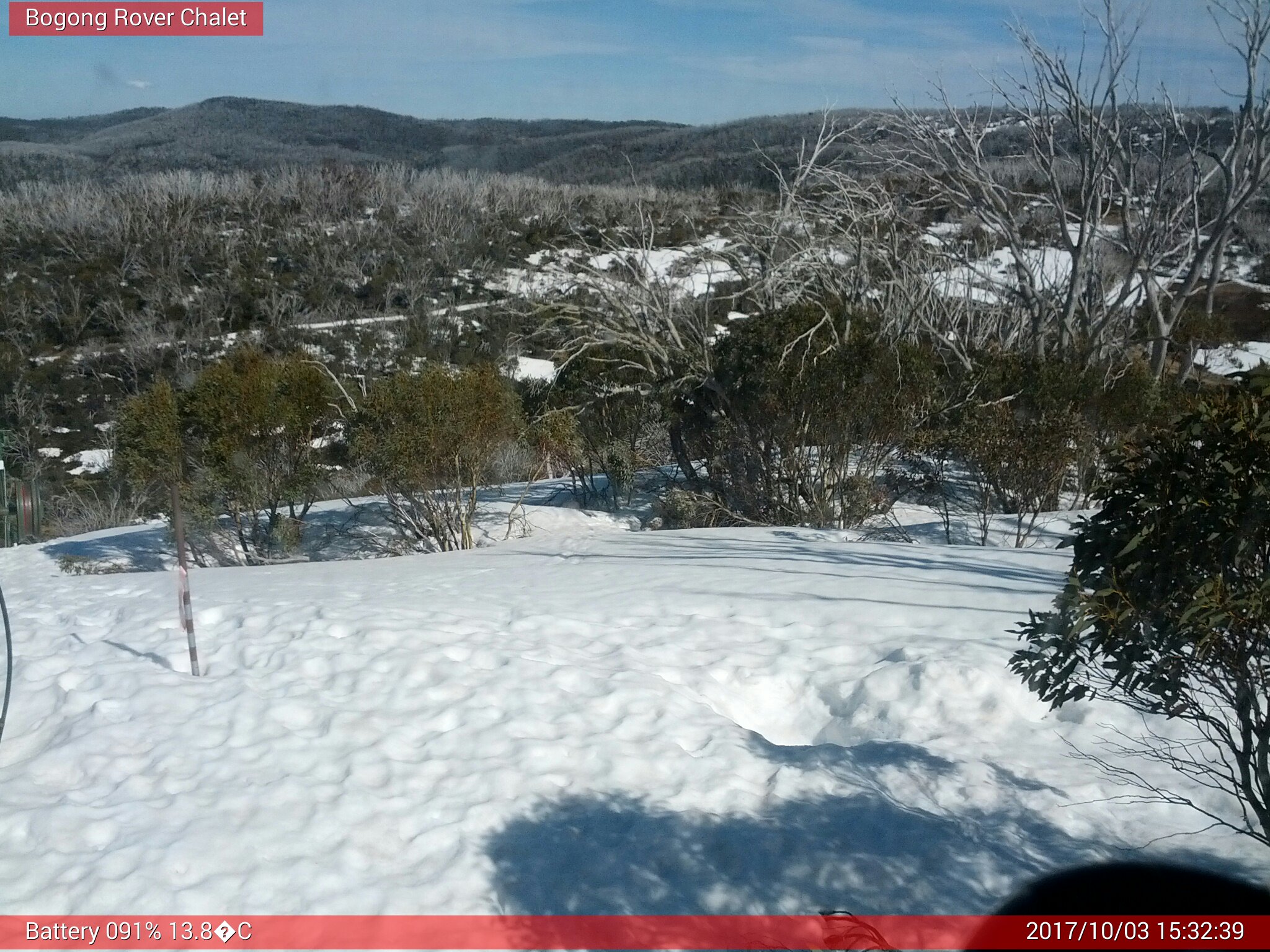 Bogong Web Cam 3:32pm Tuesday 3rd of October 2017