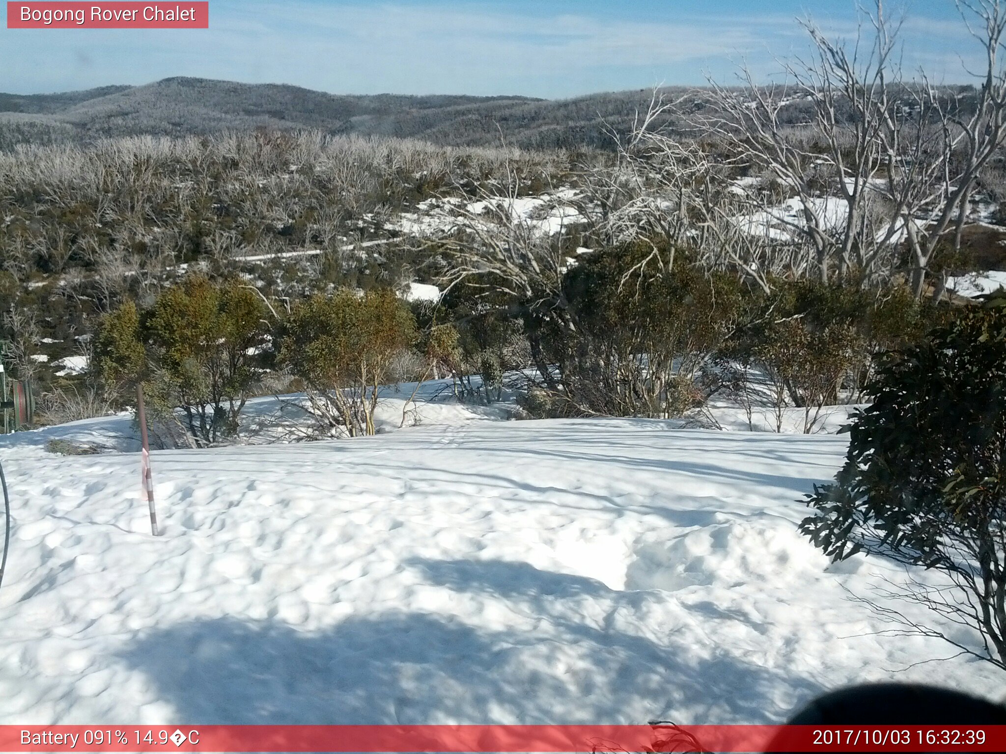 Bogong Web Cam 4:32pm Tuesday 3rd of October 2017