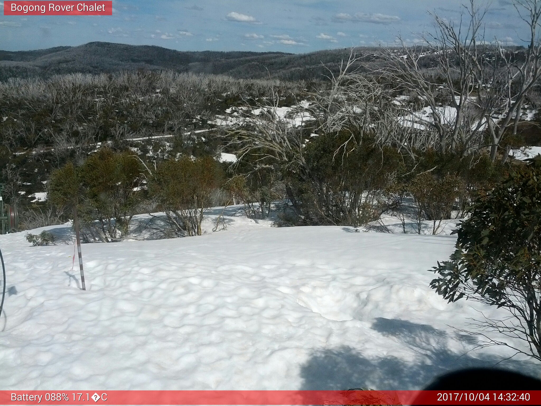 Bogong Web Cam 2:32pm Wednesday 4th of October 2017