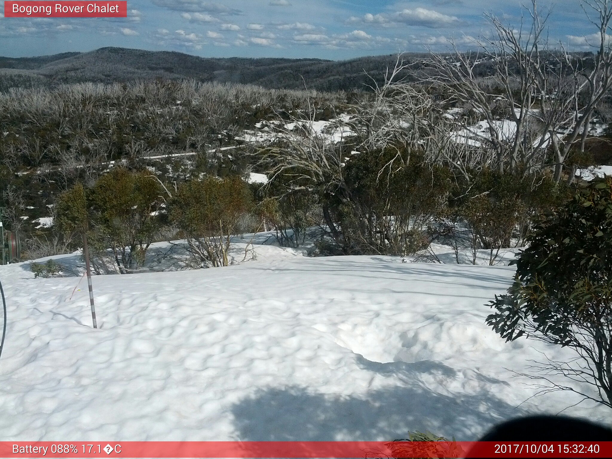 Bogong Web Cam 3:32pm Wednesday 4th of October 2017