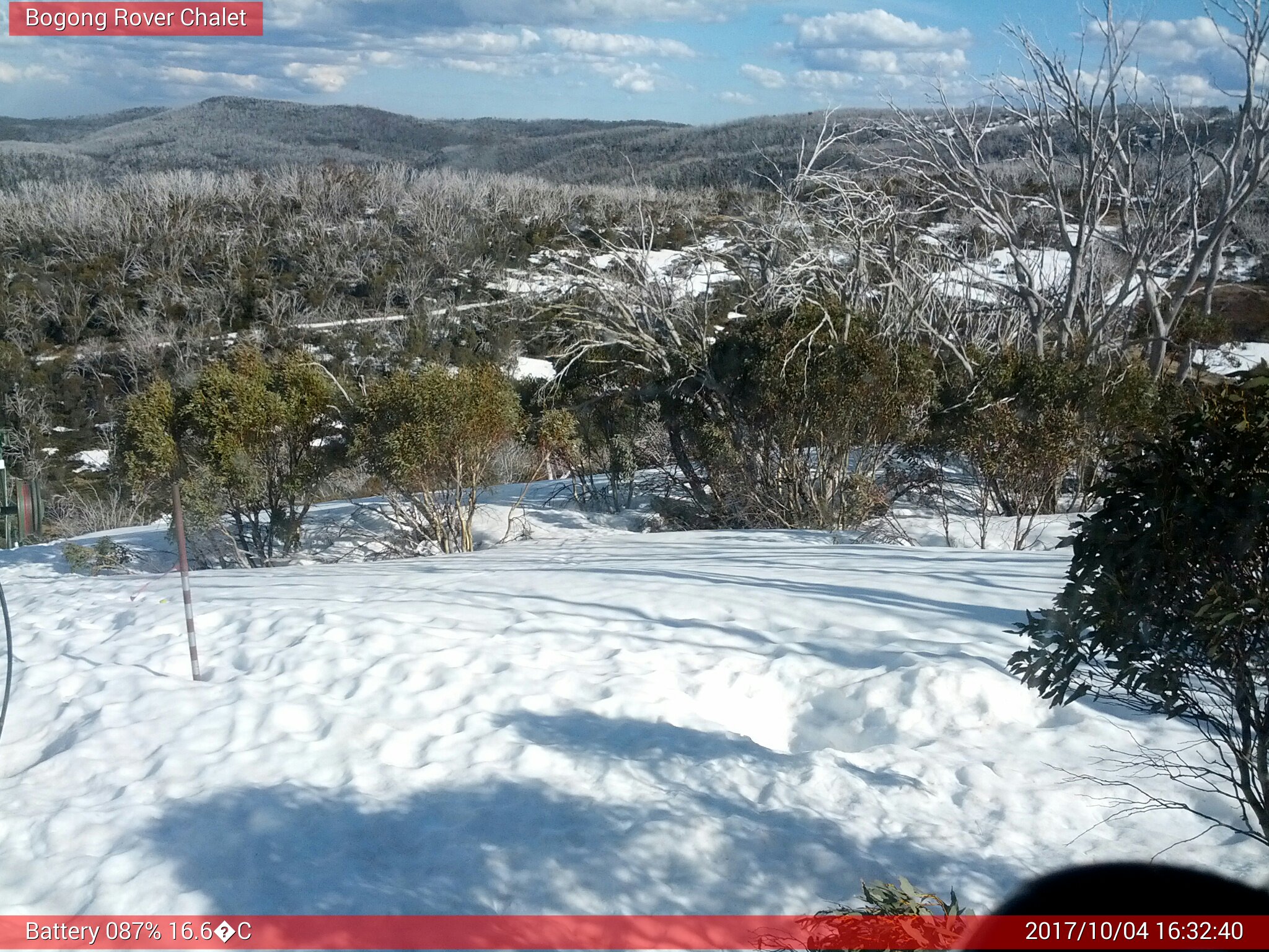 Bogong Web Cam 4:32pm Wednesday 4th of October 2017