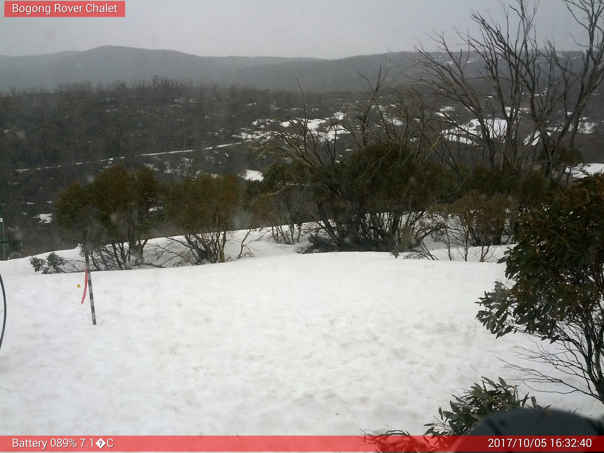 Bogong Web Cam 4:32pm Thursday 5th of October 2017