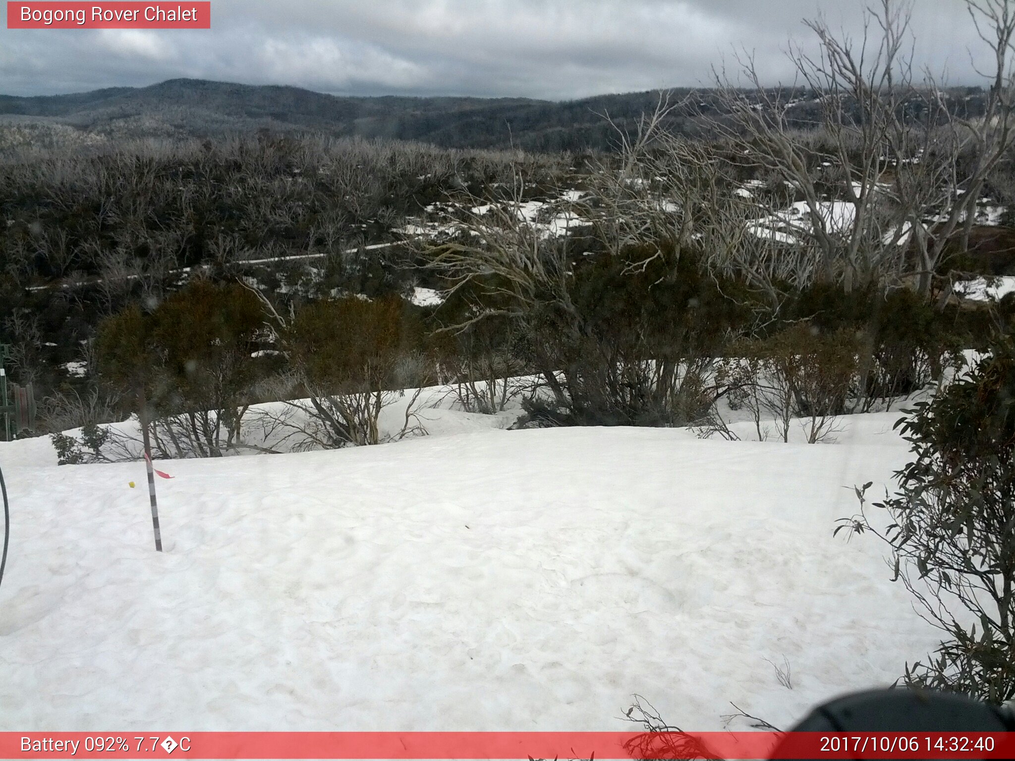 Bogong Web Cam 2:32pm Friday 6th of October 2017