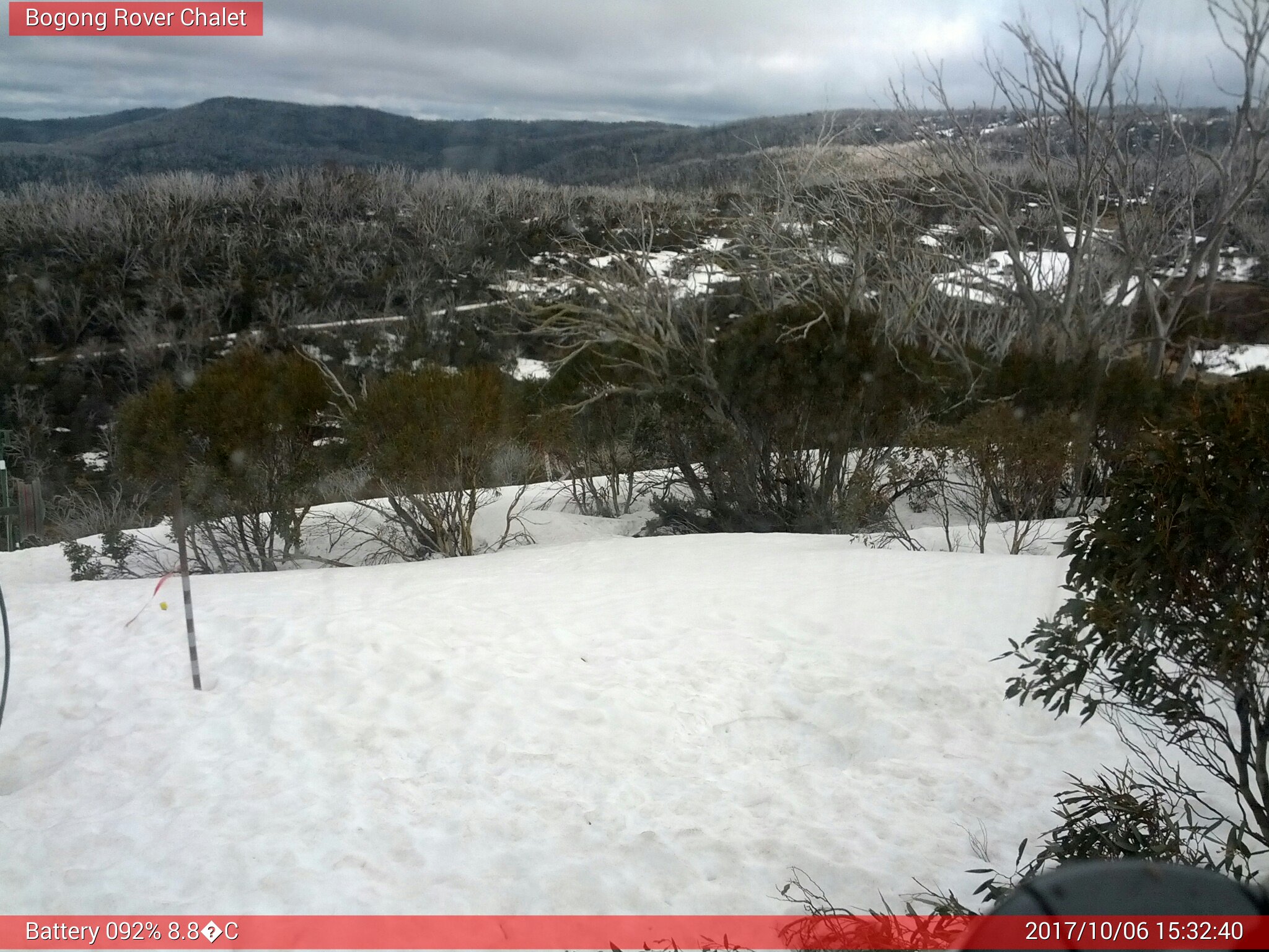 Bogong Web Cam 3:32pm Friday 6th of October 2017