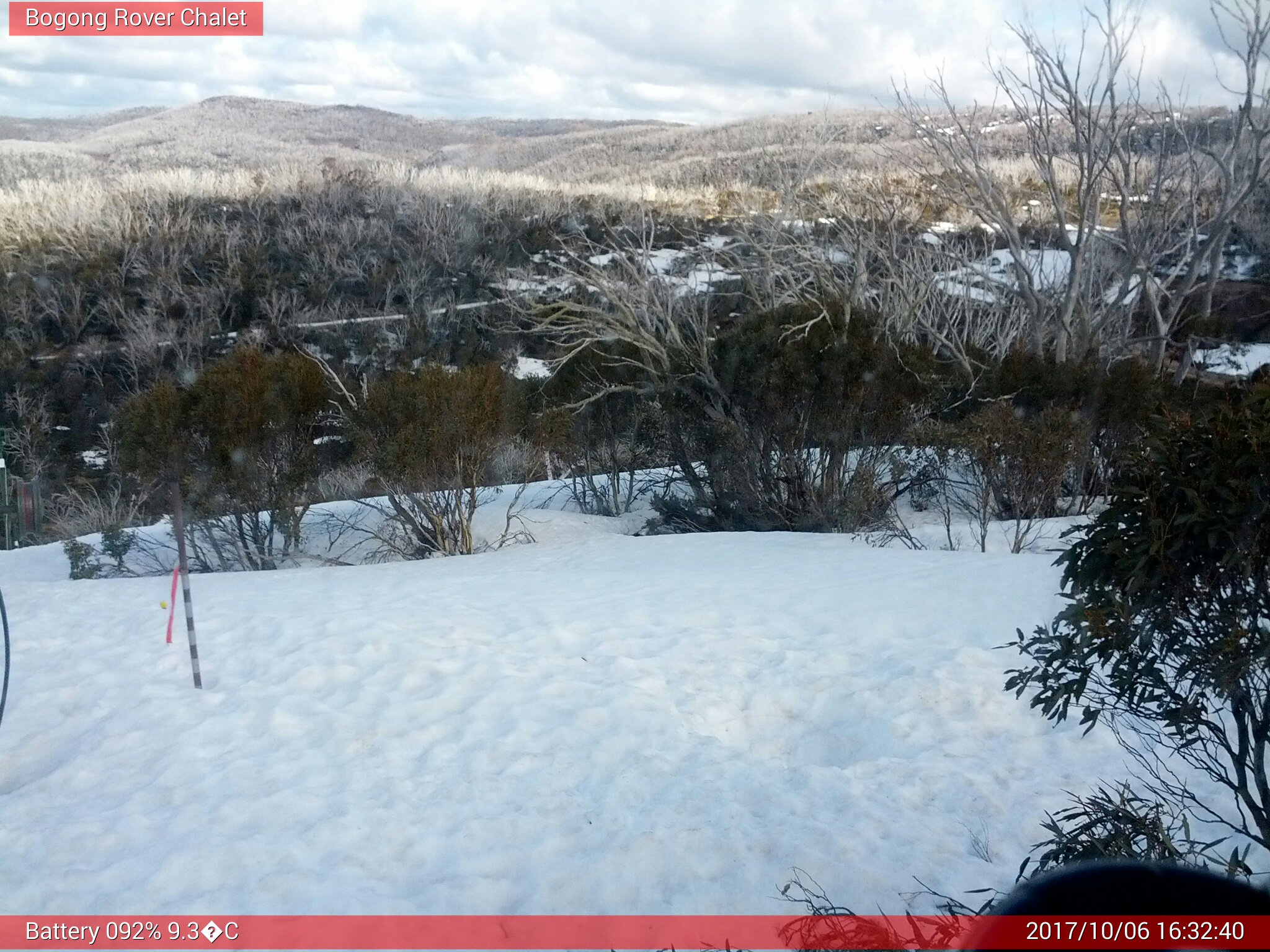 Bogong Web Cam 4:32pm Friday 6th of October 2017