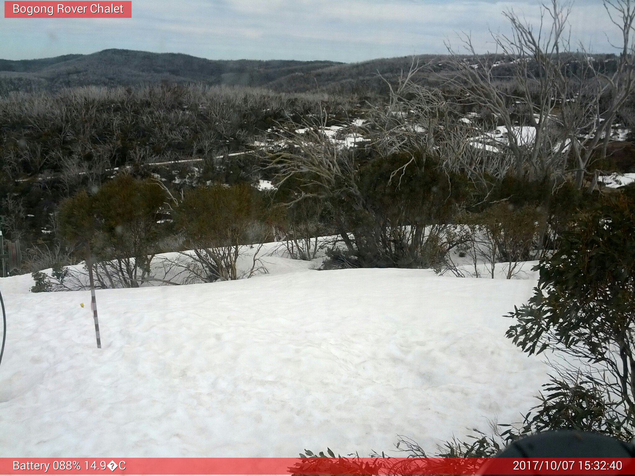 Bogong Web Cam 3:32pm Saturday 7th of October 2017