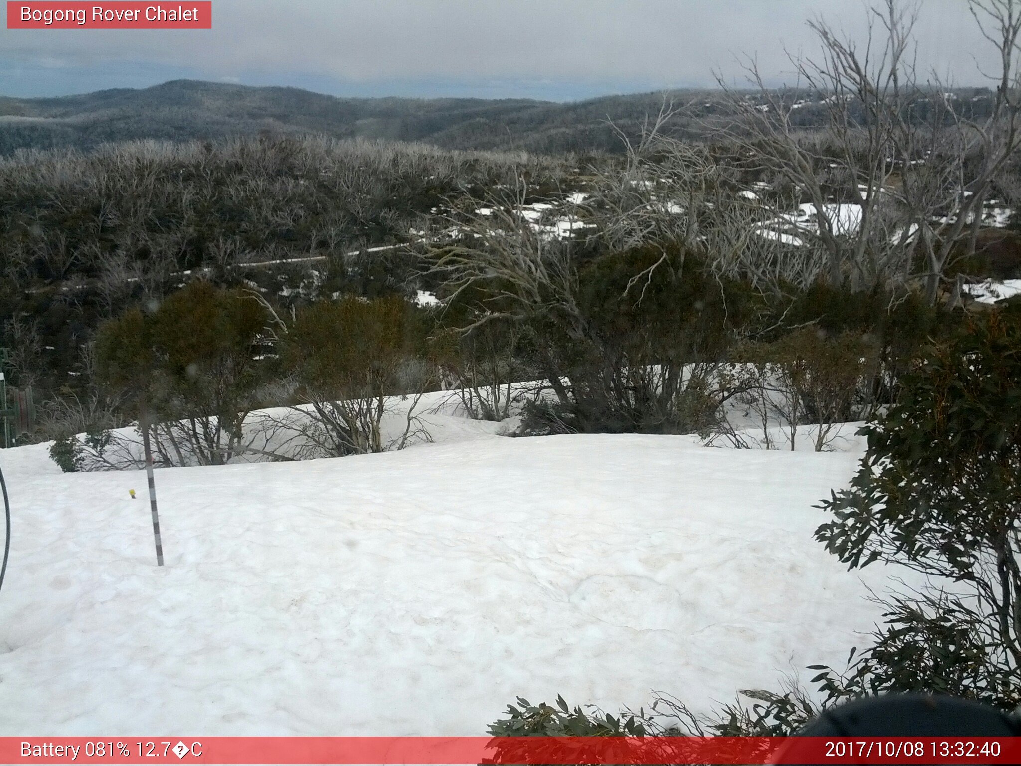 Bogong Web Cam 1:32pm Sunday 8th of October 2017